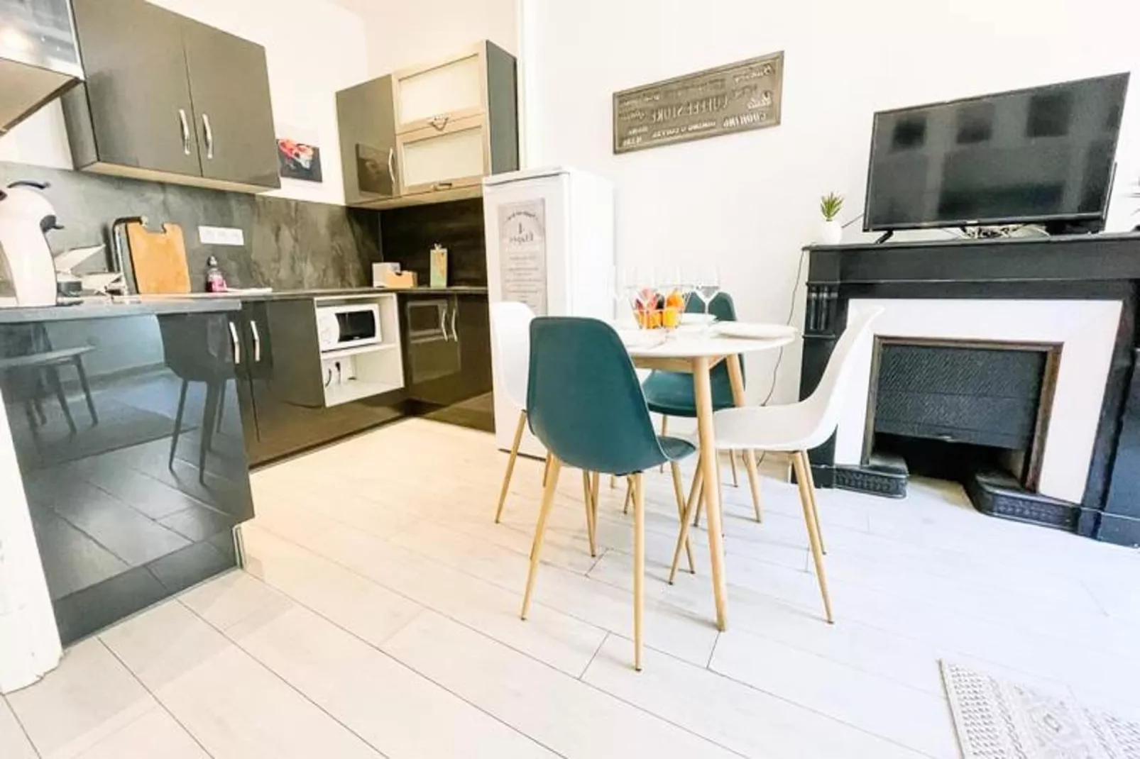 | Light Pink |t2 Proche Jaur&egrave;s, Estacade | Lumineux 🦩-Keuken