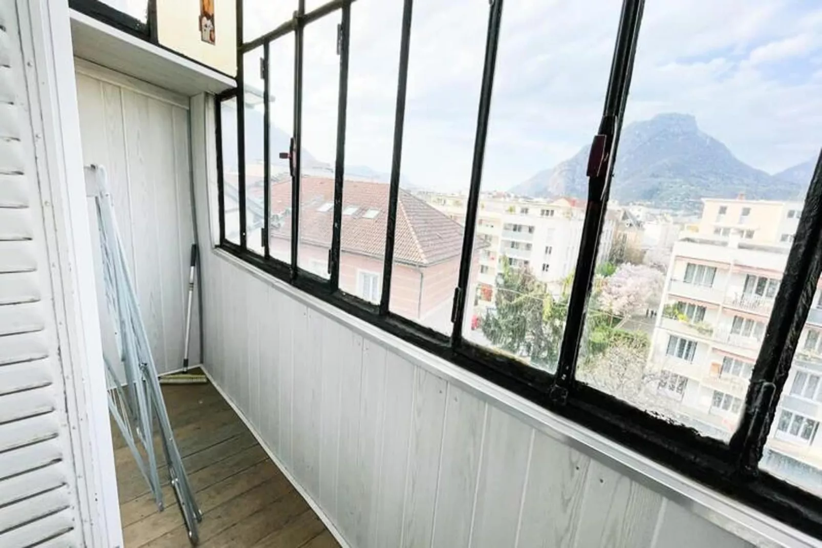 Pretty Light In Grenoble ☀ T2-Overloop