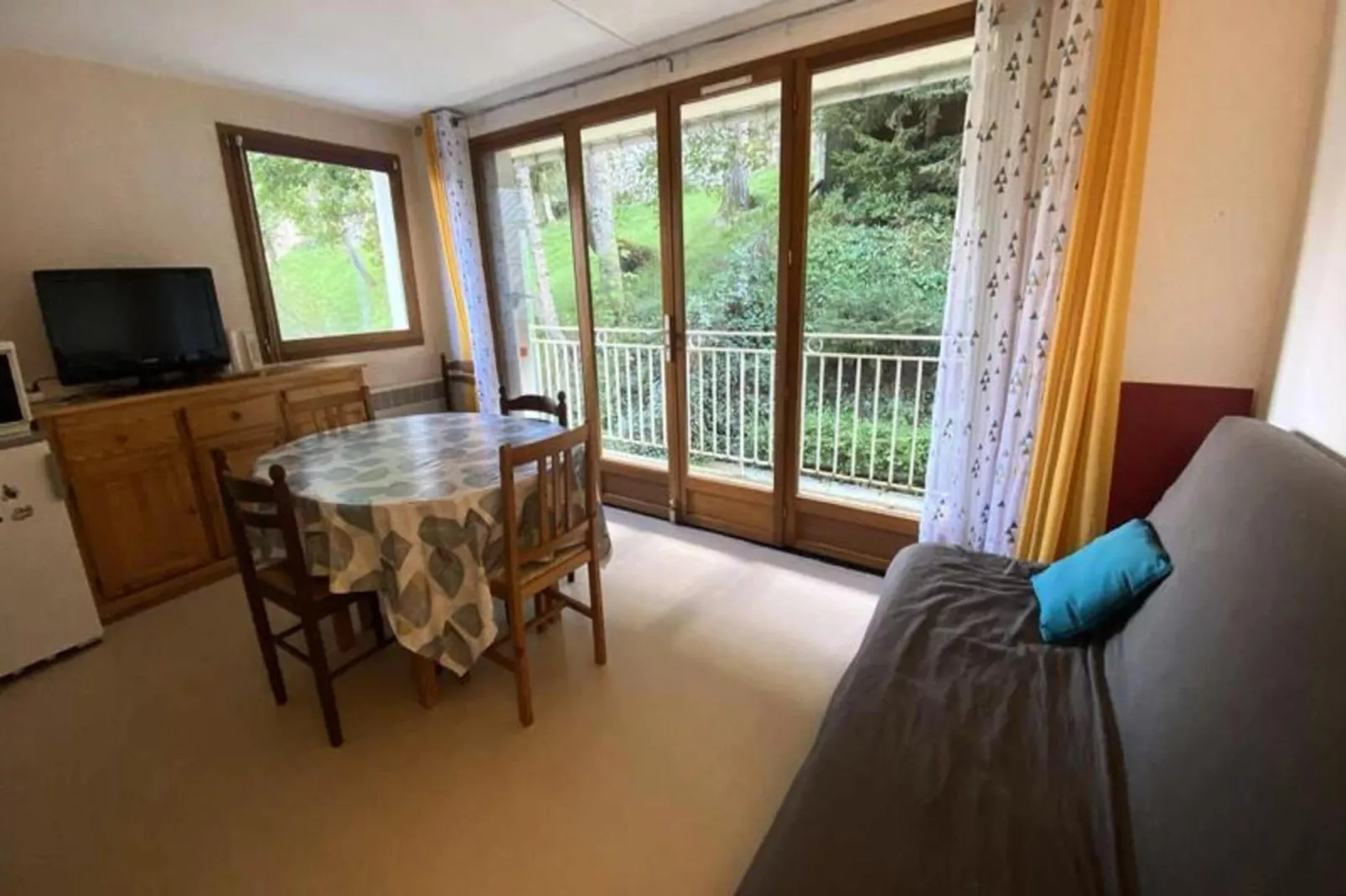 Résidence Astazou-Buitenkant zomer