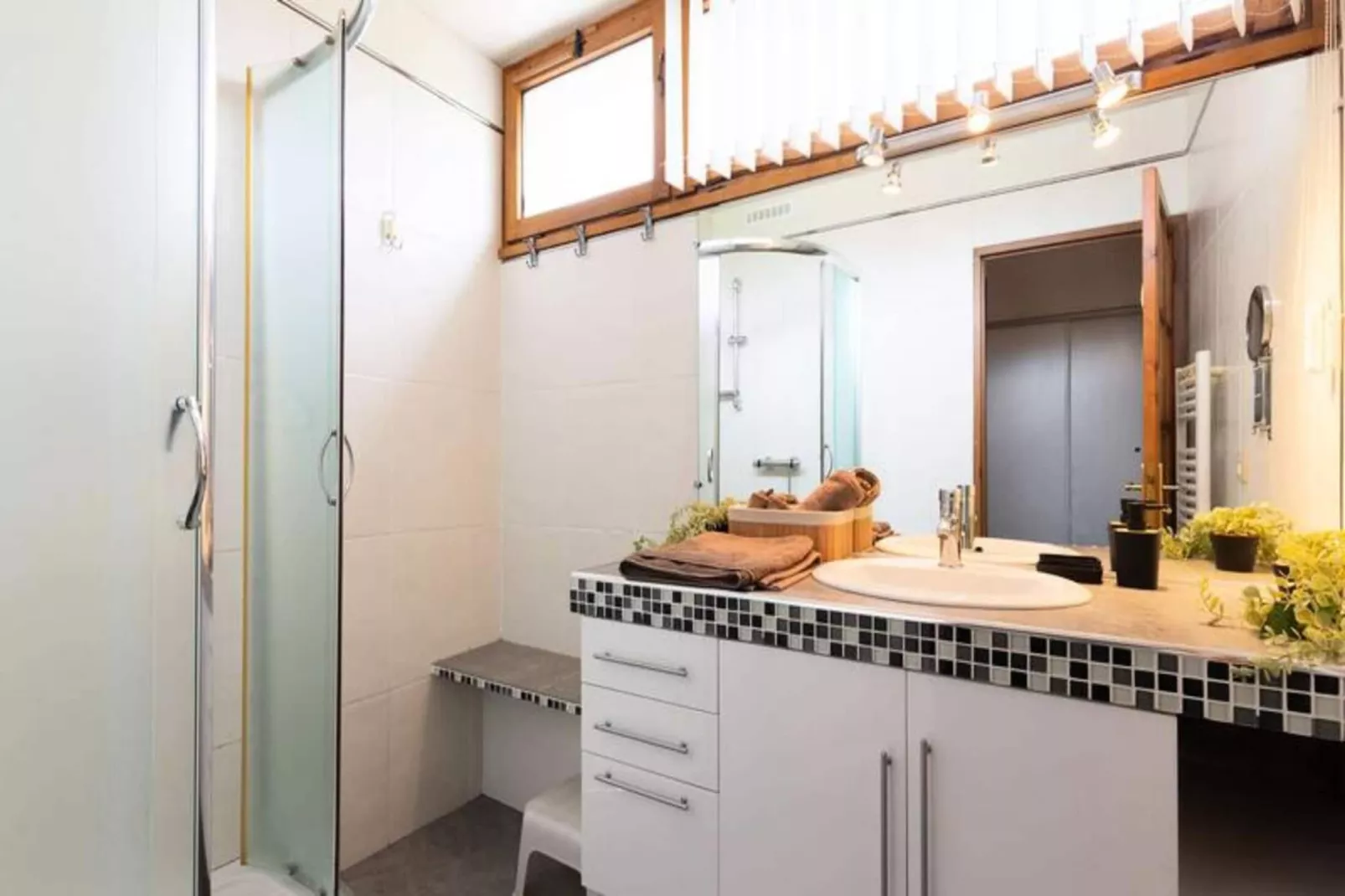 Résidence Les Isards-Badkamer