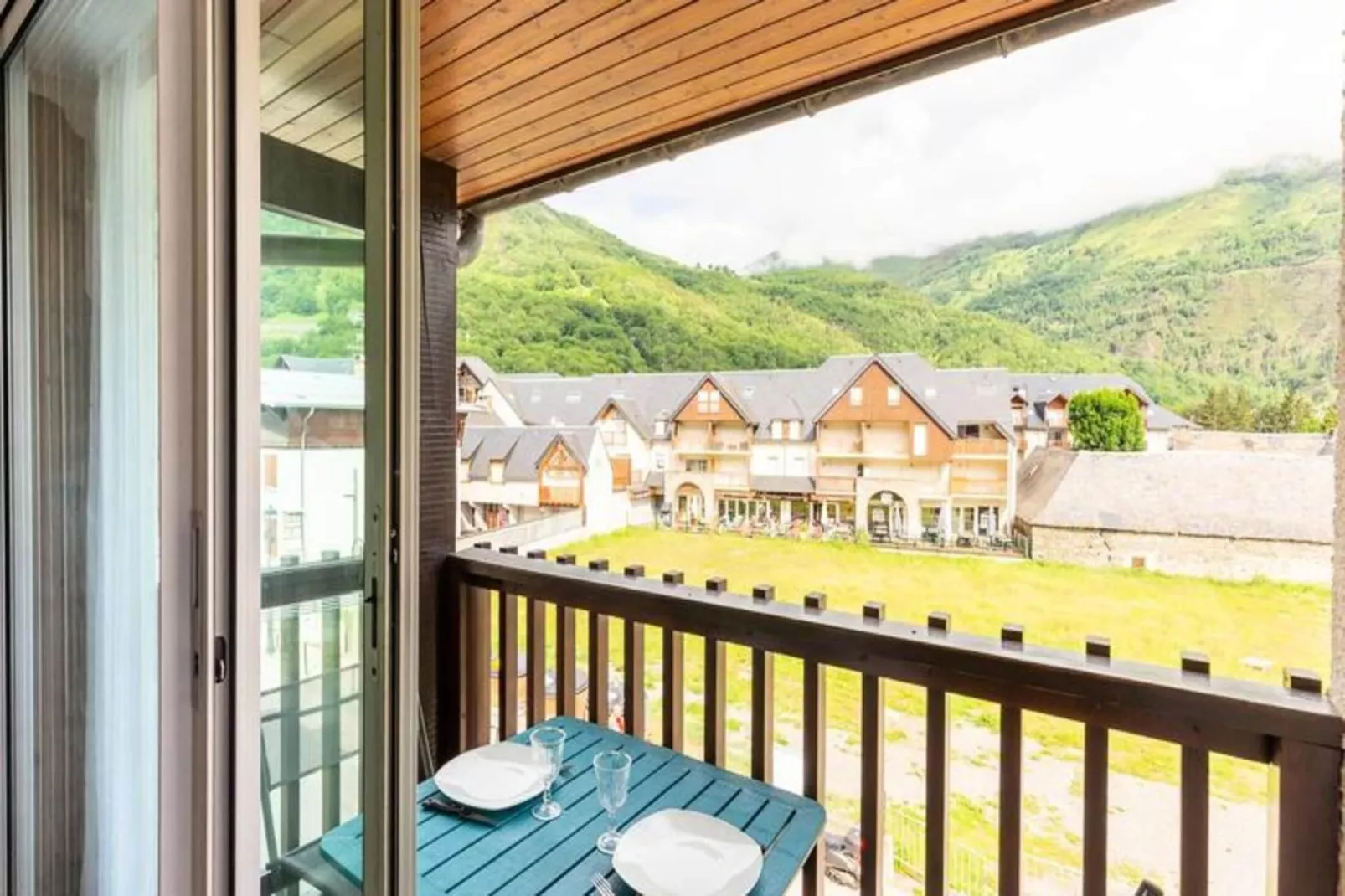 Résidence Barroude-Uitzicht zomer