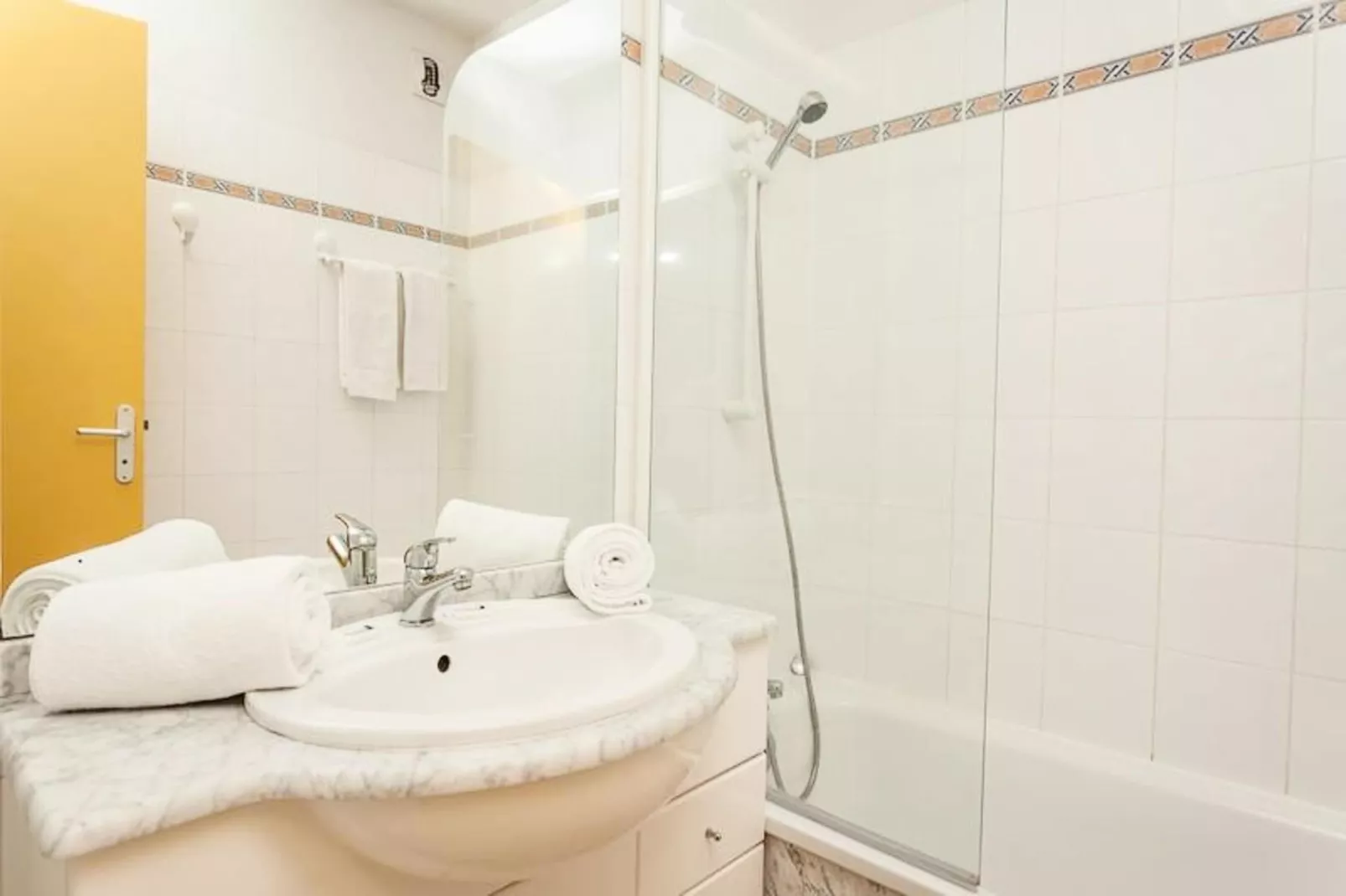 Résidence Mer & Golf Port Argelès***-Buitenkant zomer