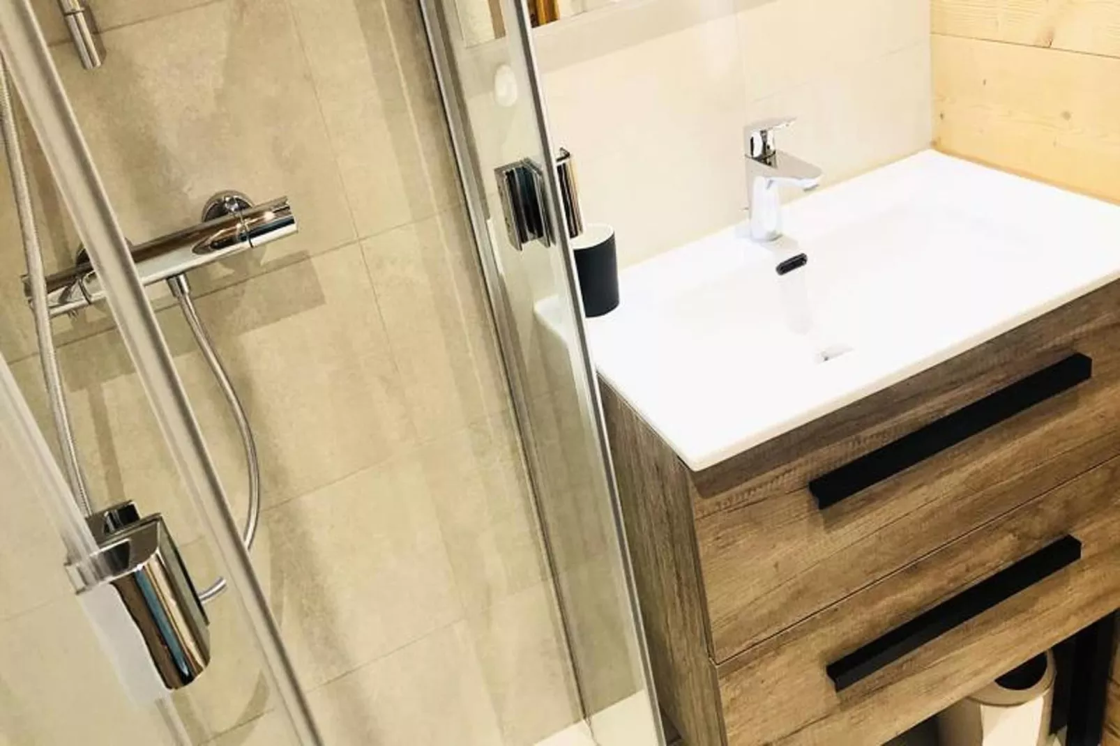 Résidence Clairiere-Badkamer