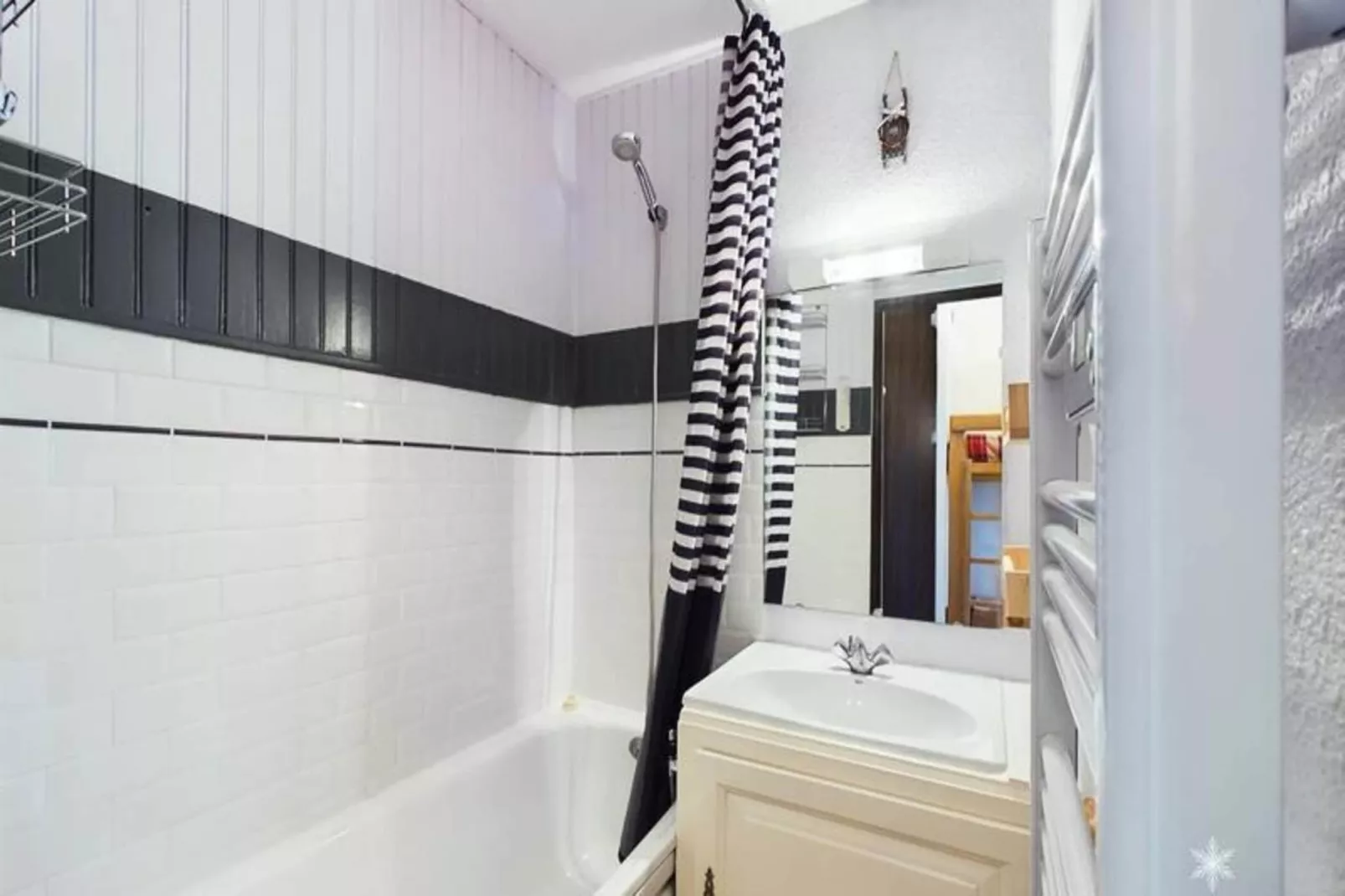 Résidence Bouquetins A-Buitenkant zomer