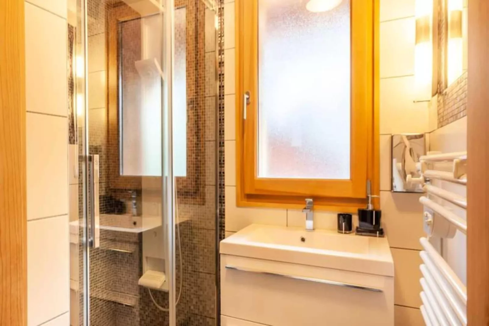 Résidence La Faronniere-Badkamer