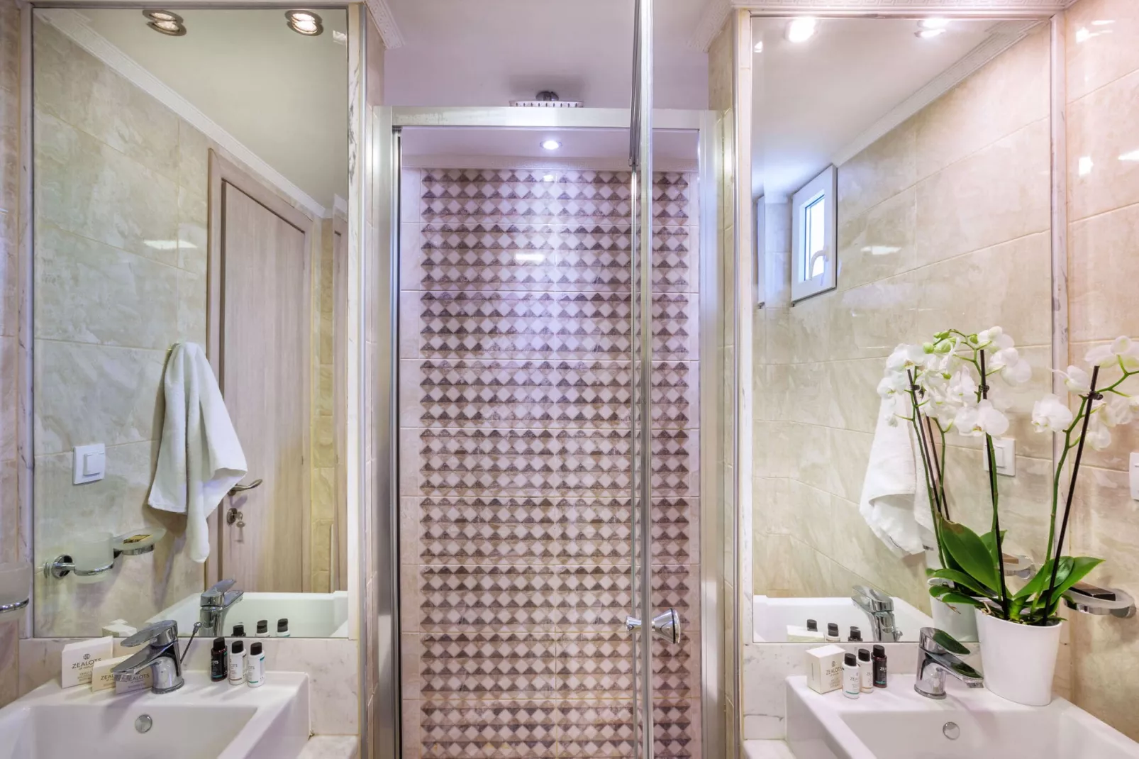Holiday homes Sunny Villas Resort and SPA, Chanioti-SPA VILLA (1 BEDROOM)-Badkamer