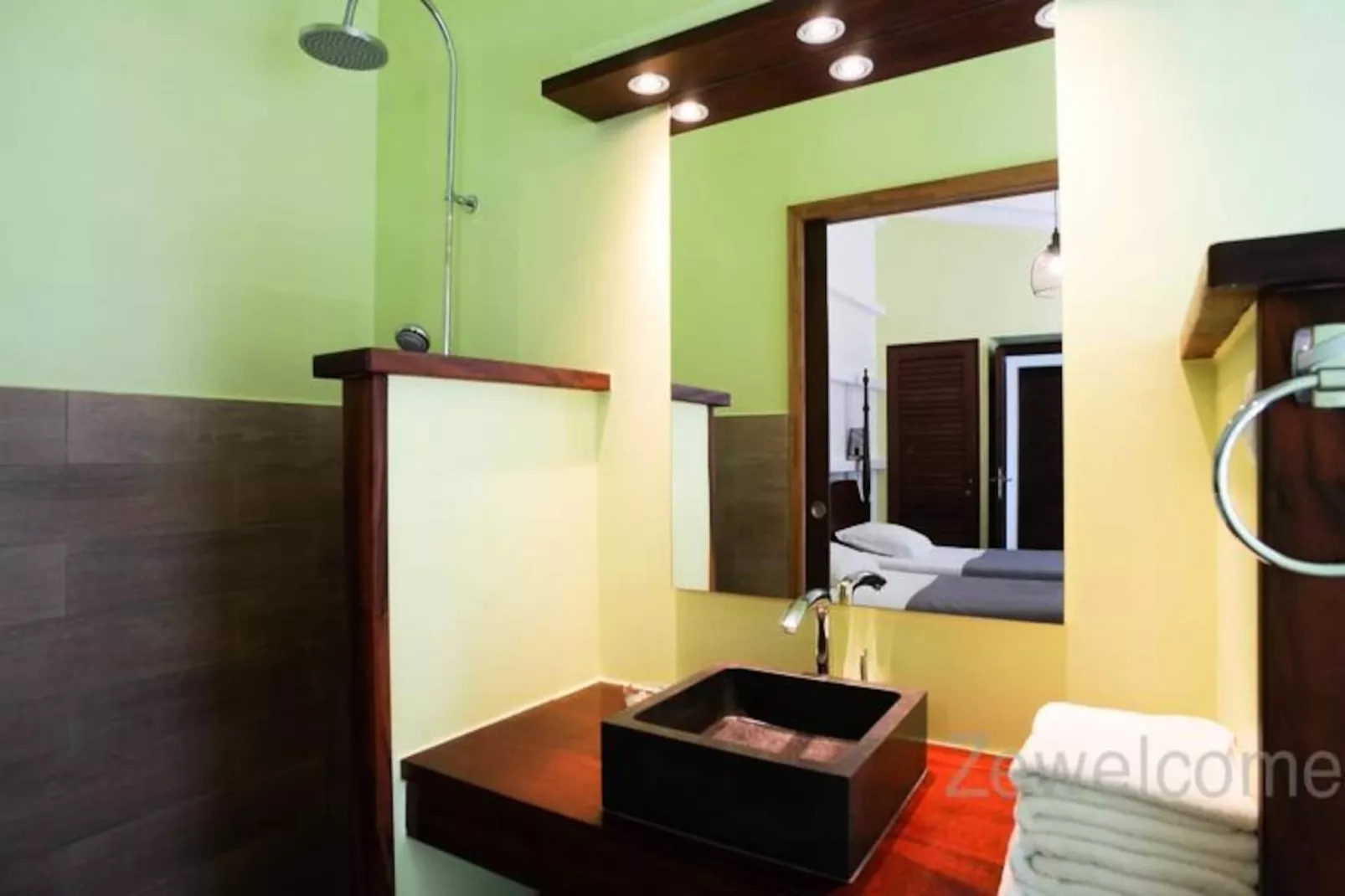 Villa Sea Front-Image-tags.