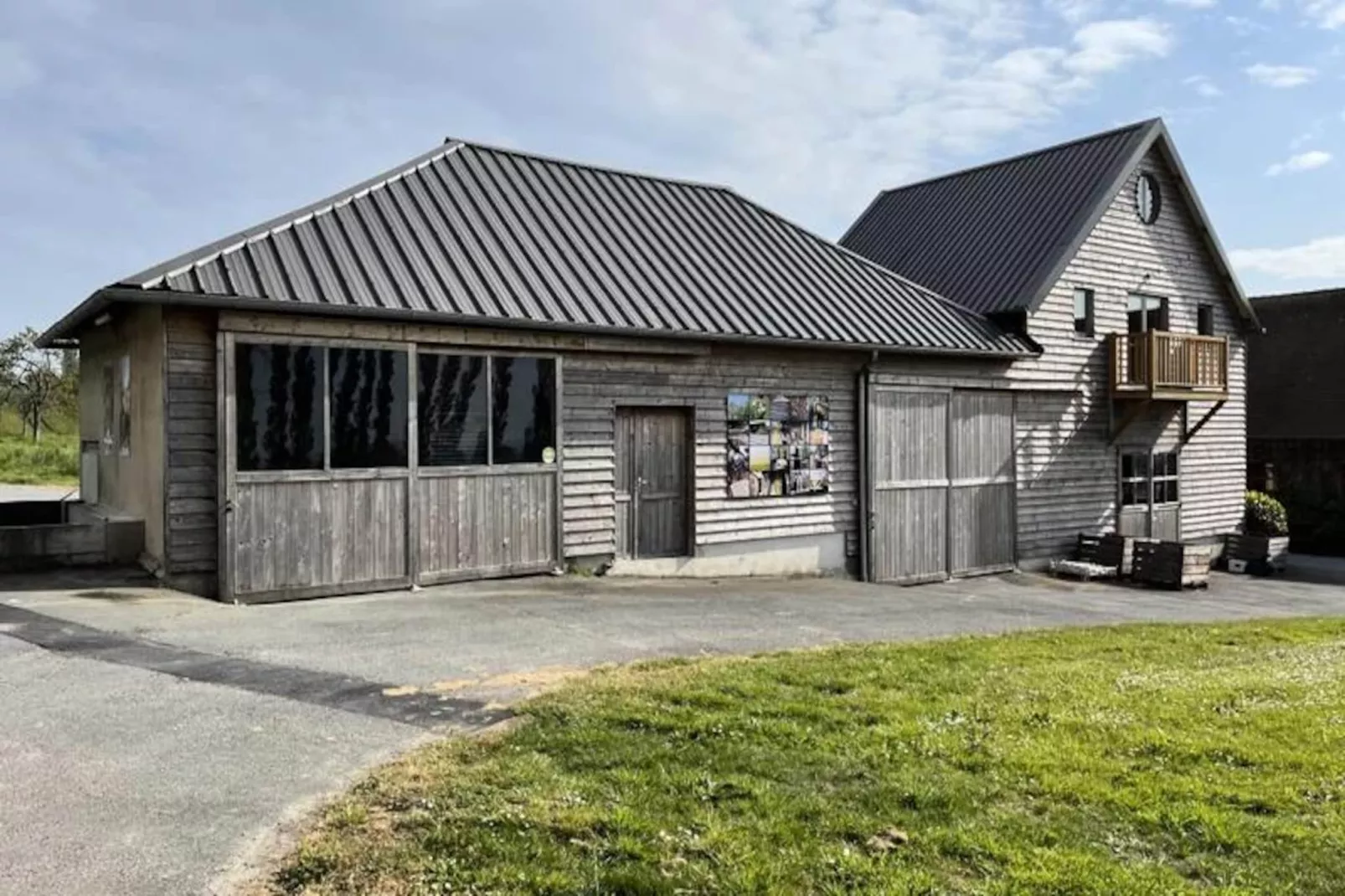 🍎 La Bergeronnette - Domaine D'apreval - Campagne-Image-tags.