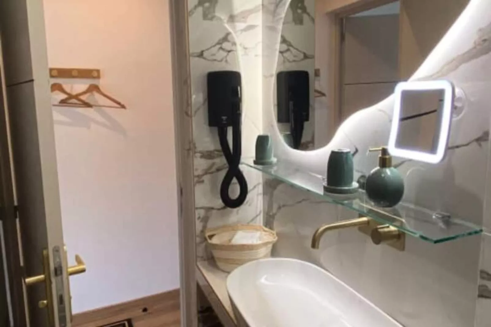 19a - Le Septi&egrave;me Ciel, Cocoon Lover-Image-tags.