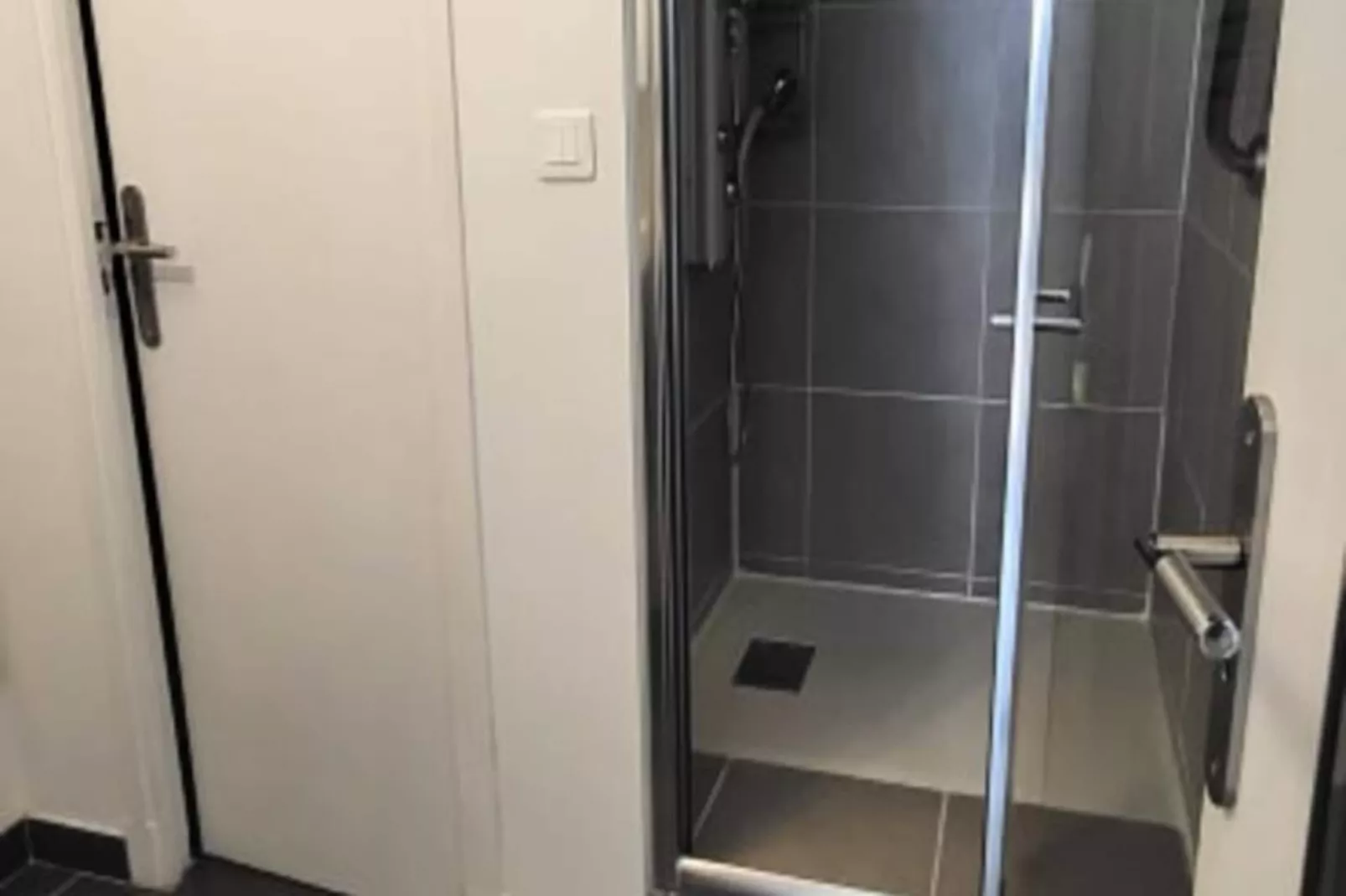 Résidence Une Escale En Bord De Plage Avec Piscine Et Jardins.-Image-tags.