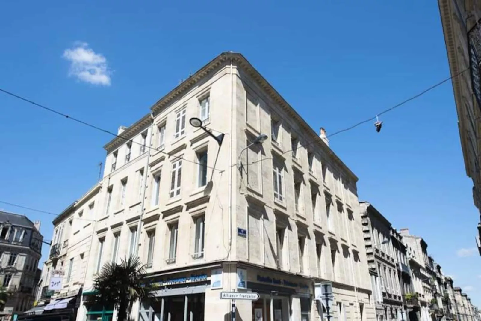 Superbe Appartement De 2 Chambres Au C&oelig;ur Du Quartier Gambetta-Image-tags.