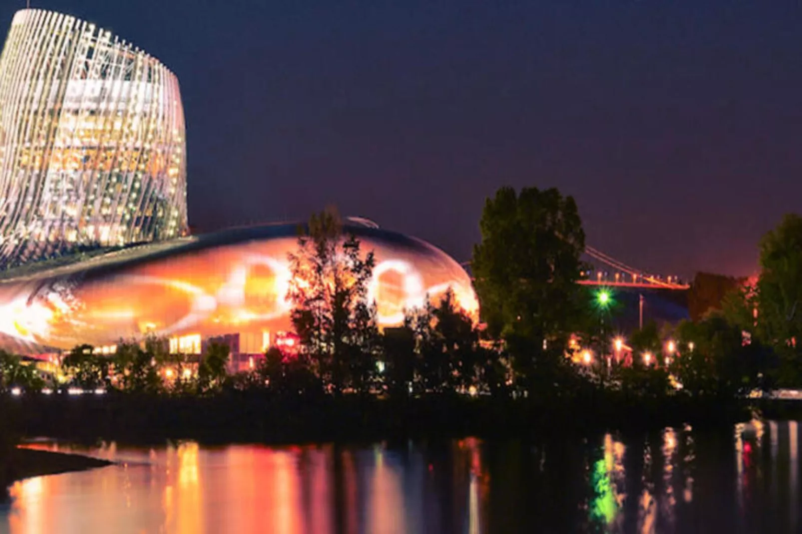 Bel Appartement Parfaitement R&eacute;nov&eacute; Pour 2, Face &agrave; La Gare Saint-jean-Gebieden zomer 1km