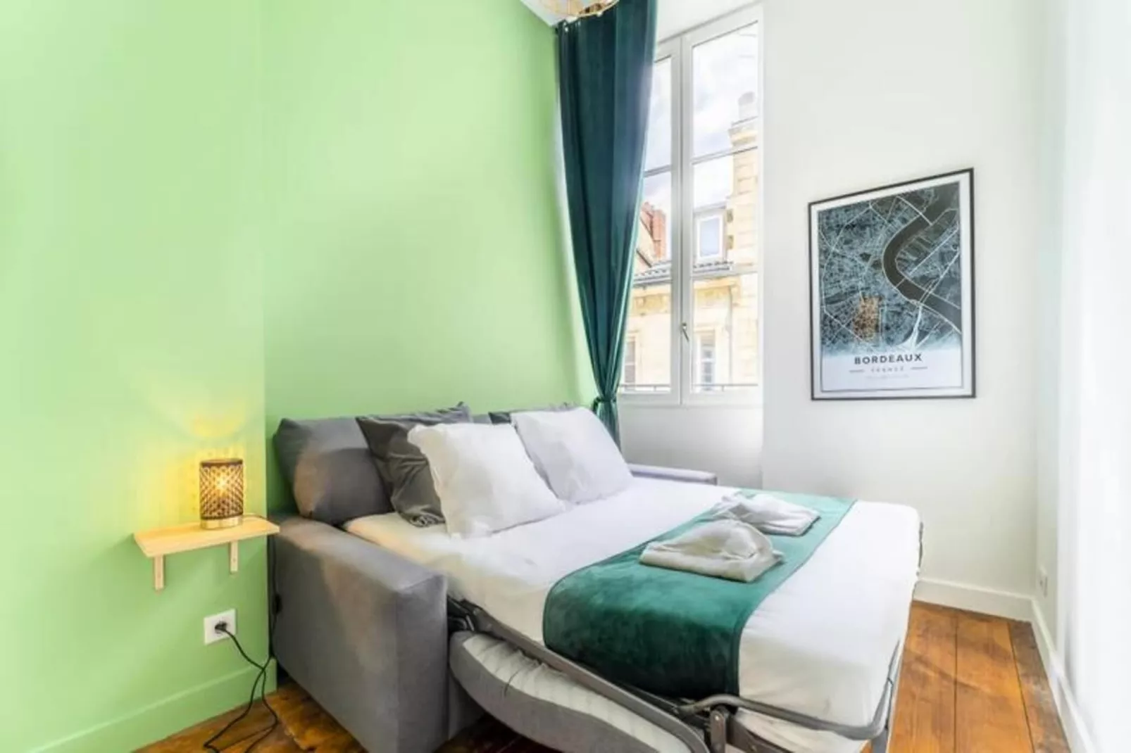 Charmant Et Rayonnant Appartement De 55 M&sup2; Situ&eacute; Dans Le Coeur De Bordeaux-Overloop
