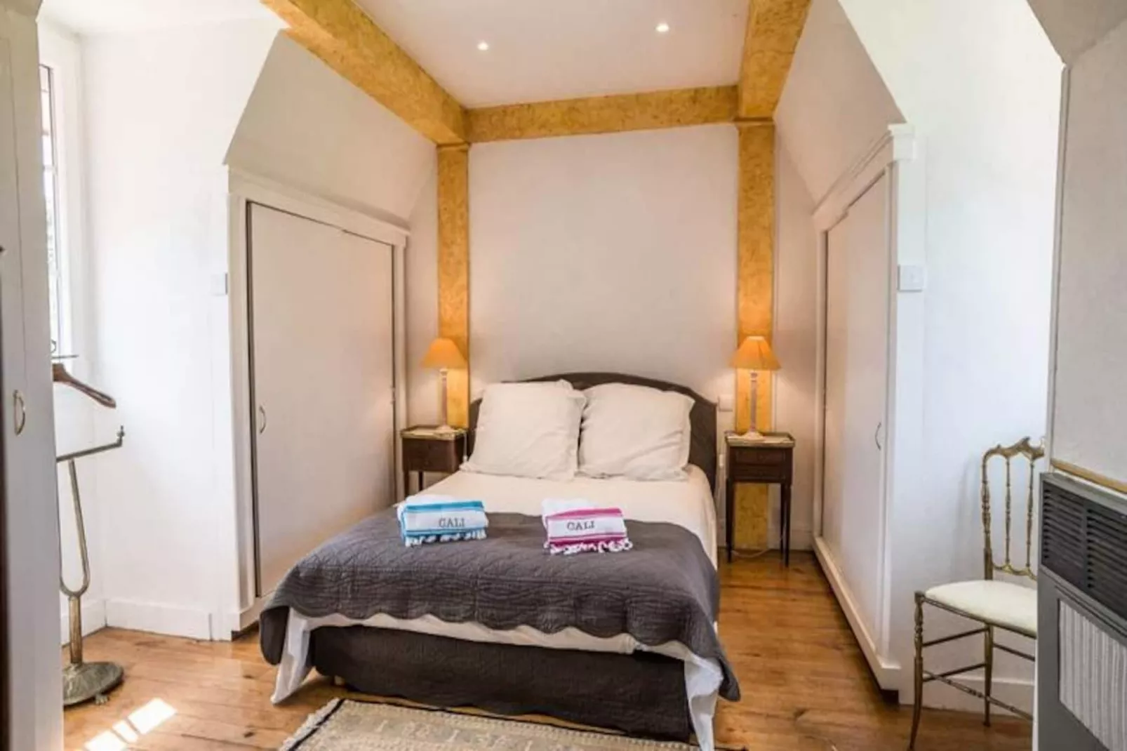 Villa  Arcachonnaise Spacieuse Au Style Authentique Proche De La Plage-Image-tags.