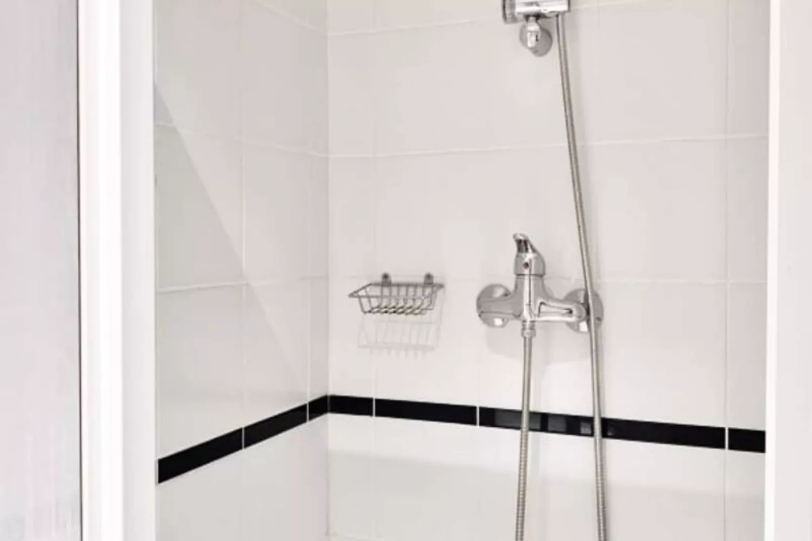 | L'alc&ocirc;ve De Vaucanson 🟡 Centre Historique | Place Vaucanson-Badkamer