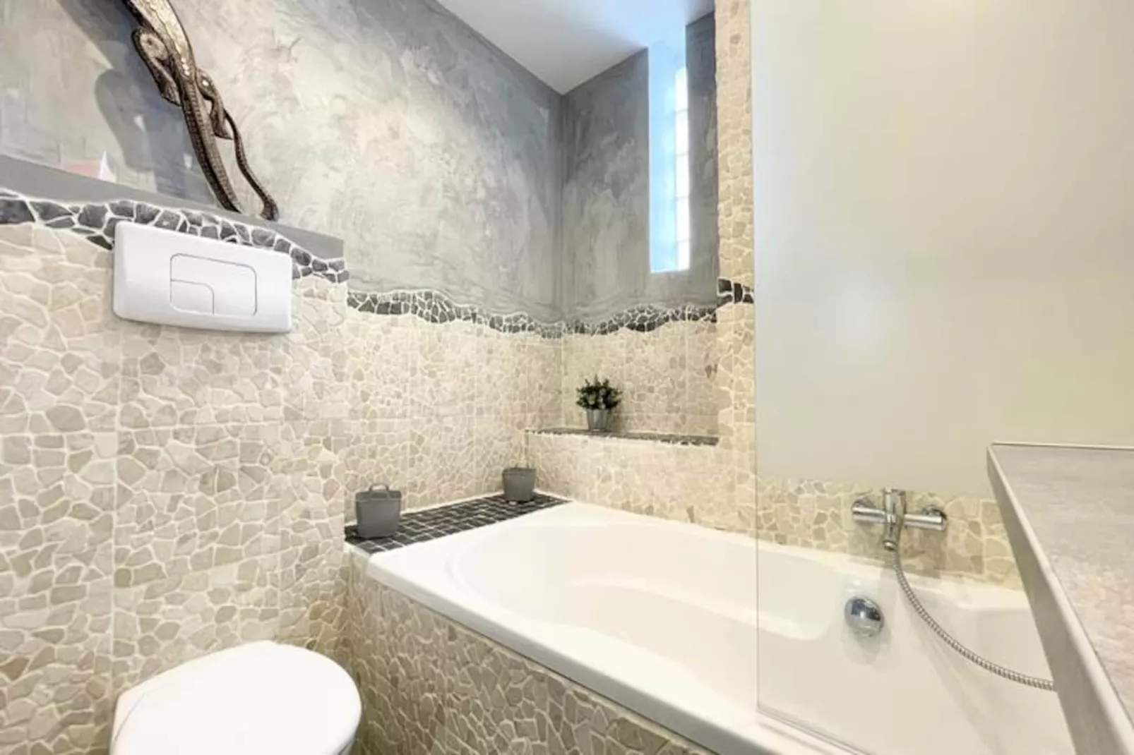 | Le Contemporain ⚙️| 6 Couchages | Wifi, Tram |-Image-tags.