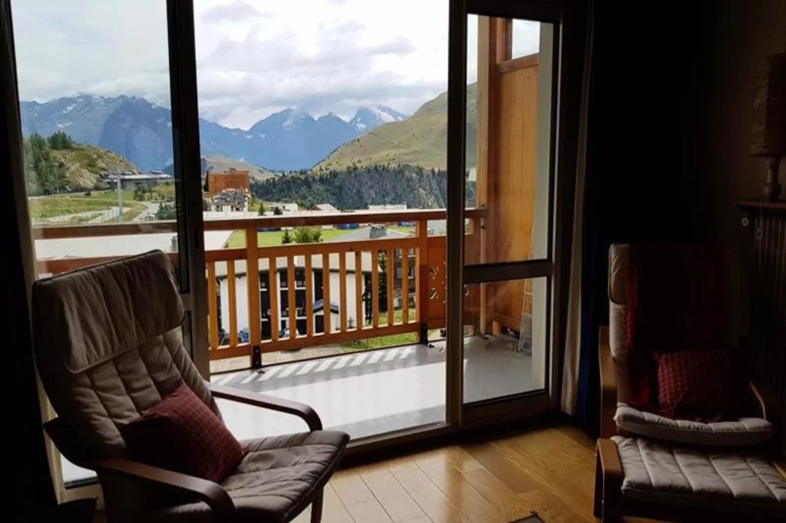 Résidence Choucas-Buitenkant zomer