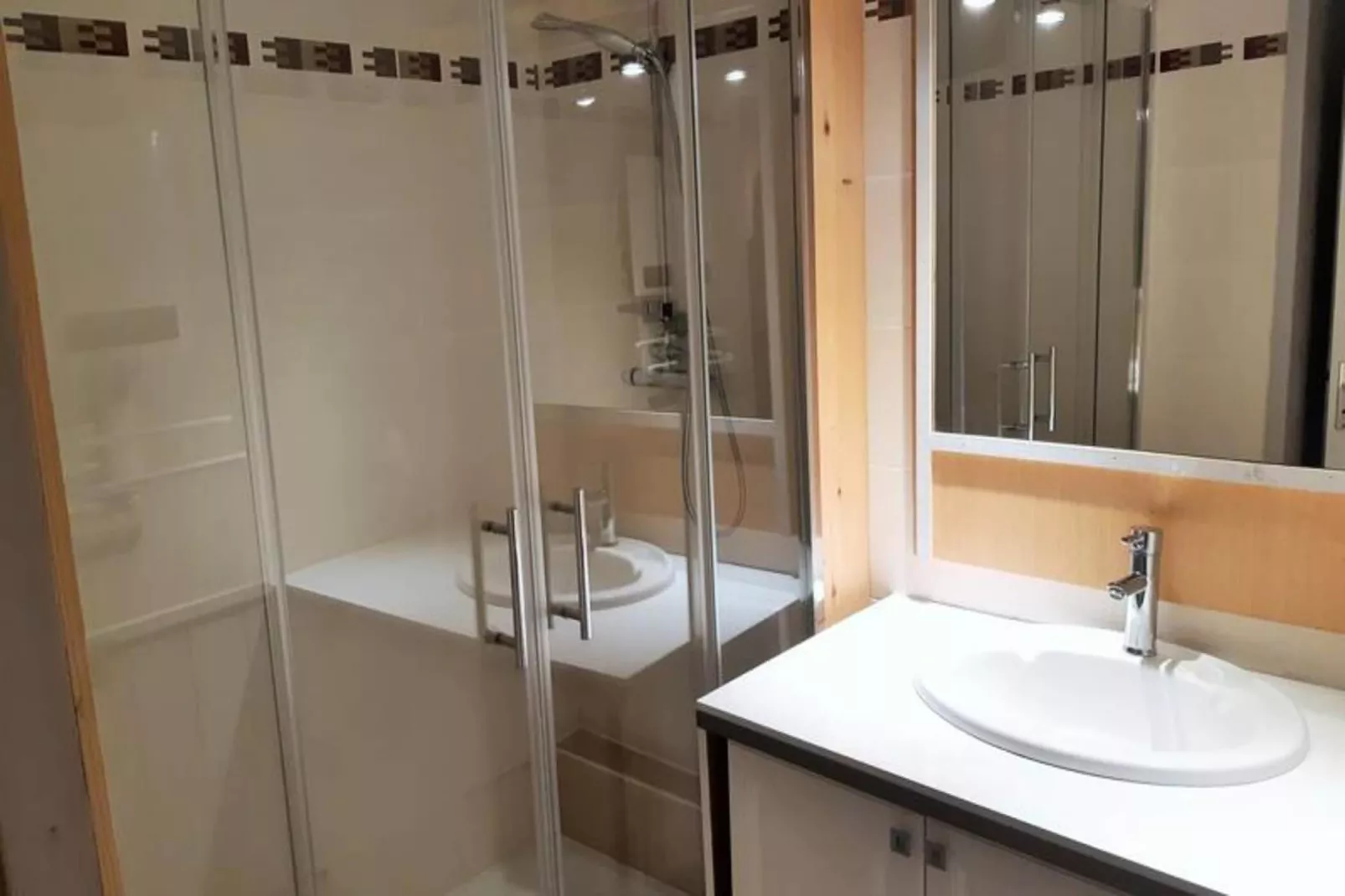 Résidence Sappey-Badkamer