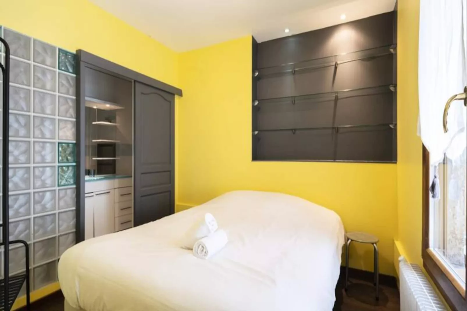 Sur La Place Stanislas-Image-tags.