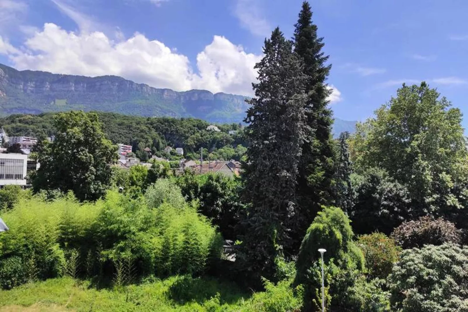 Résidence Le Clos Des Merisiers-Uitzicht zomer