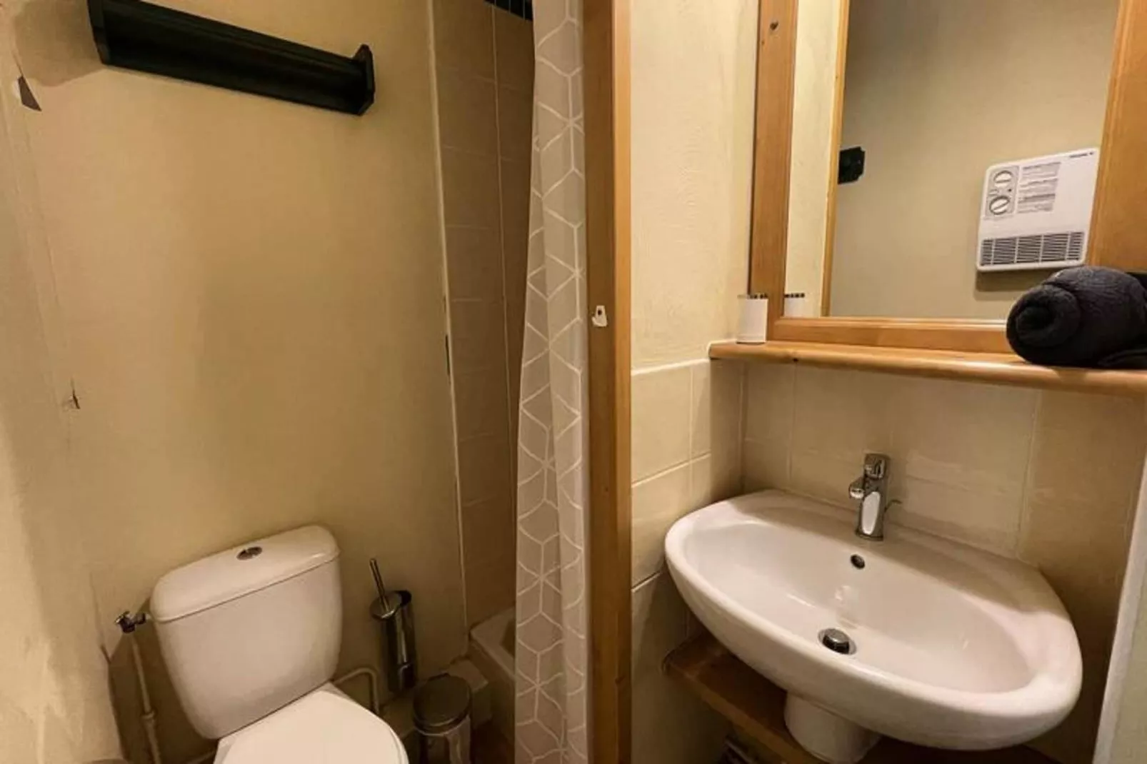 Résidence Valeriane-Badkamer