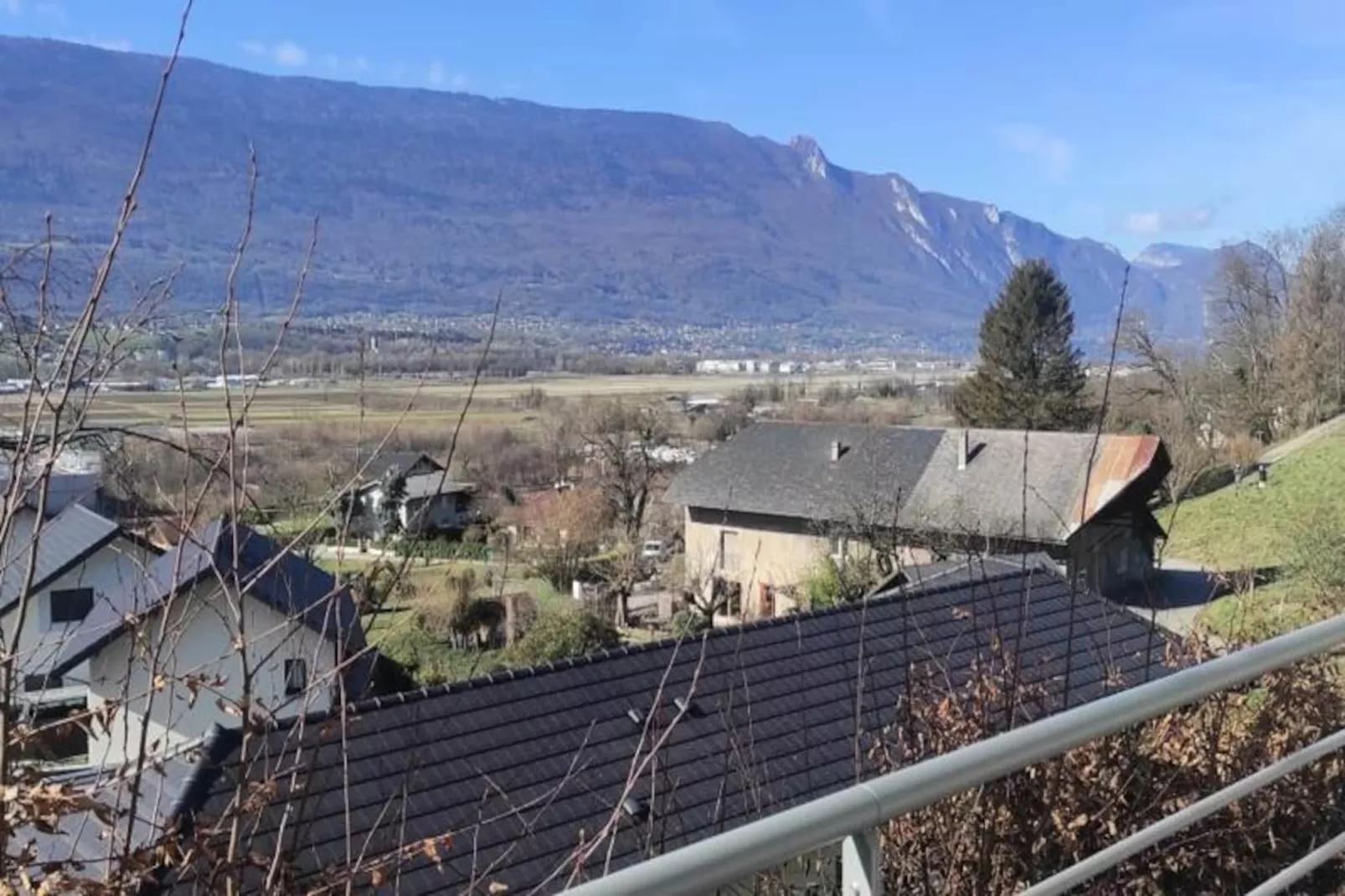 Jolie Maison Neuve Entre Villes Et Lacs-Image-tags.