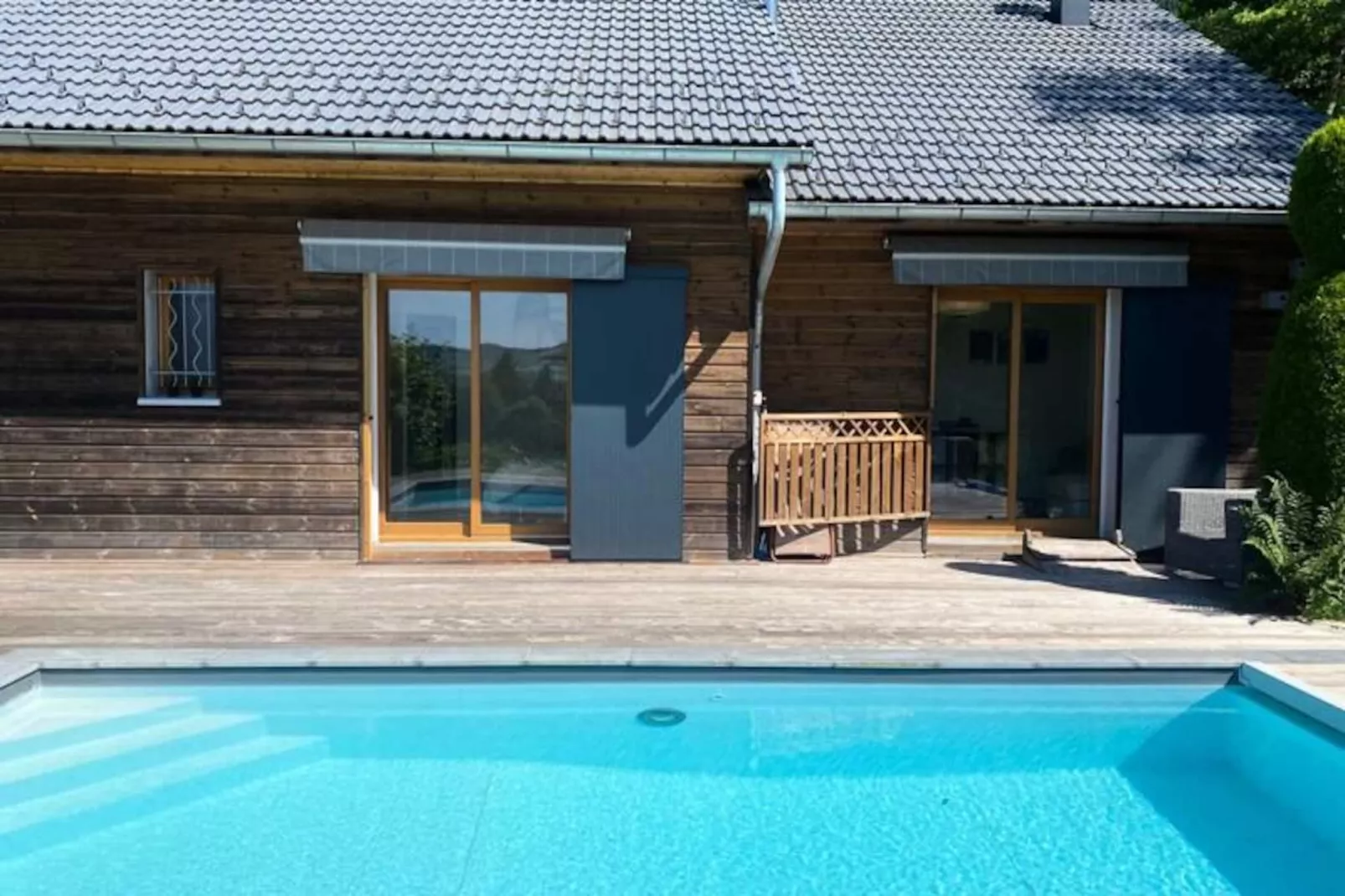 Belle Villa Avec Piscine Jacuzzi Et Vue Lac-Image-tags.