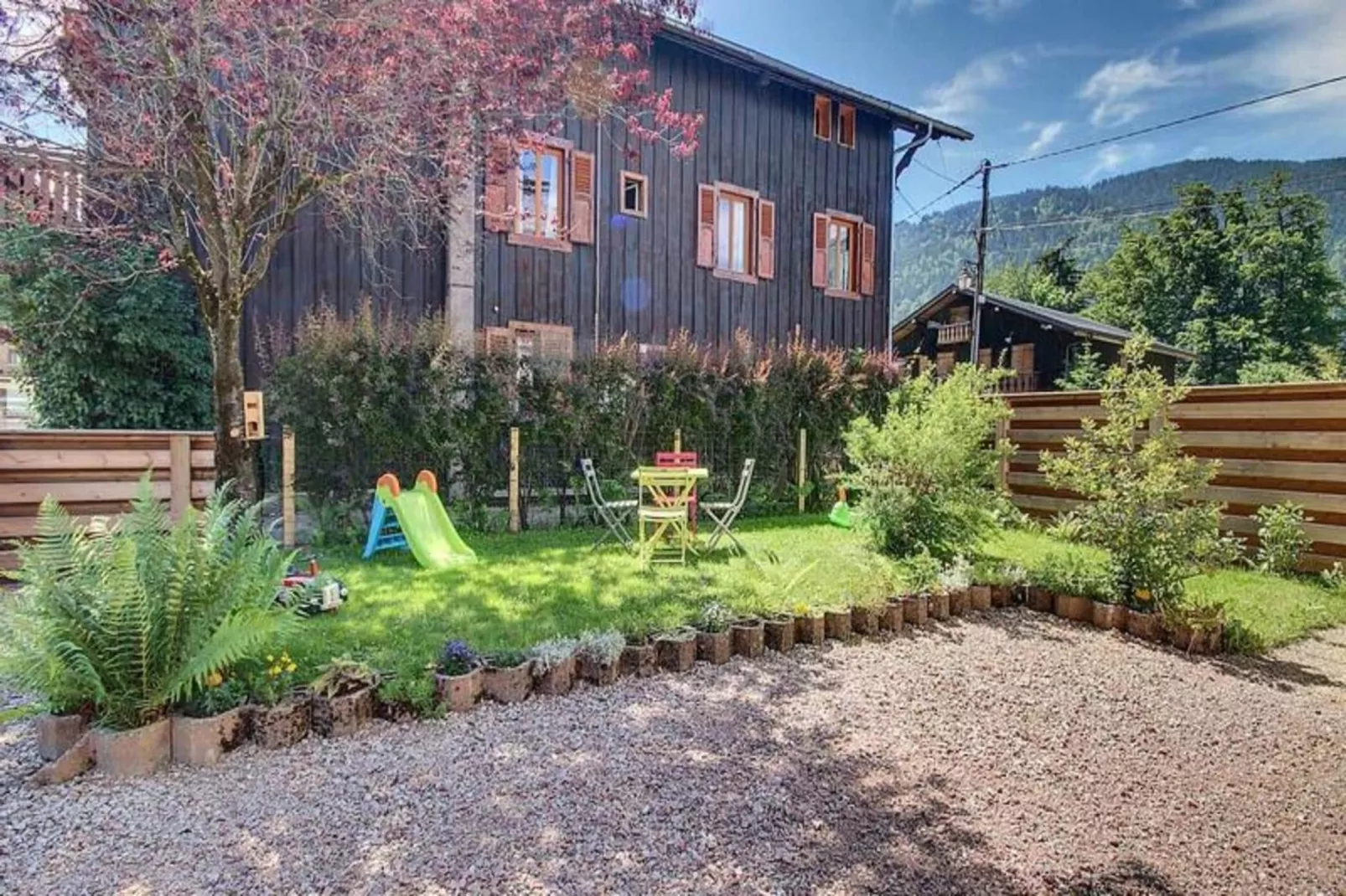 Résidence L'outo-Buitenkant zomer