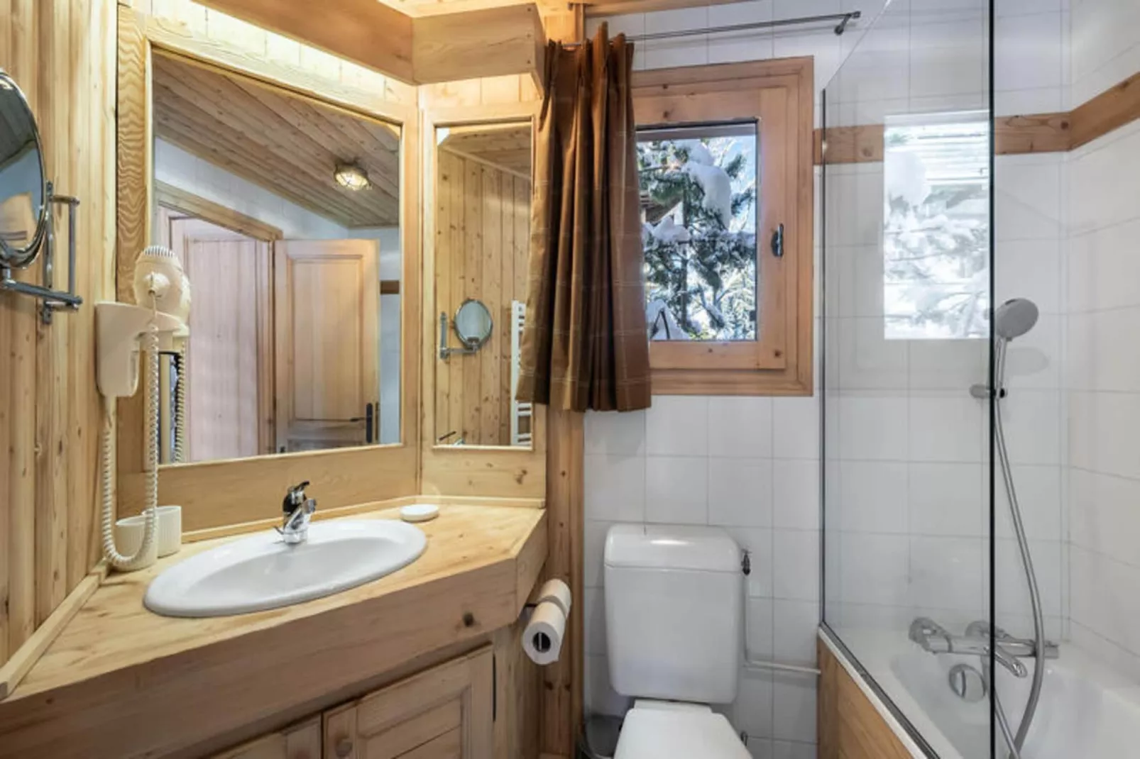 Résidence La Gelinotte-Badkamer