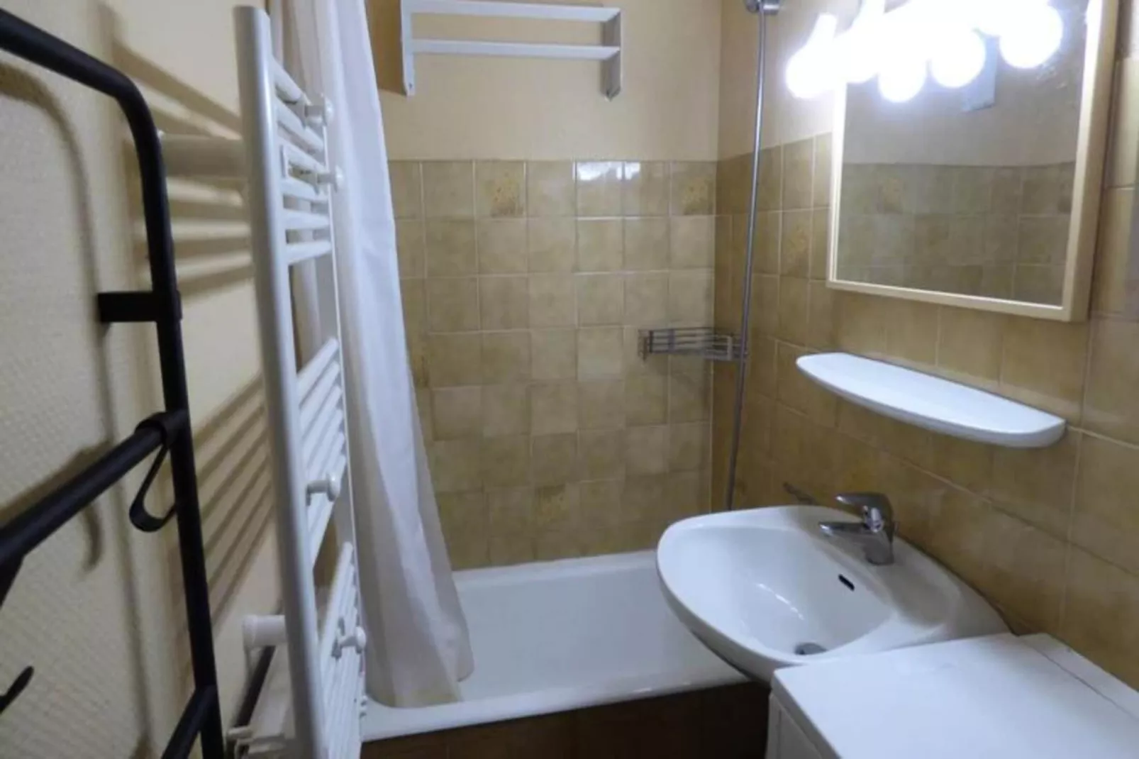 Résidence Fougere-Badkamer