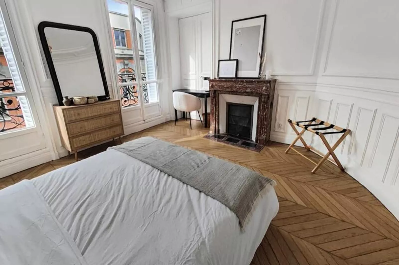 Appartement Refait &agrave; Neuf Dans Le Quartier Latin Paris 5e-Buitenkant zomer