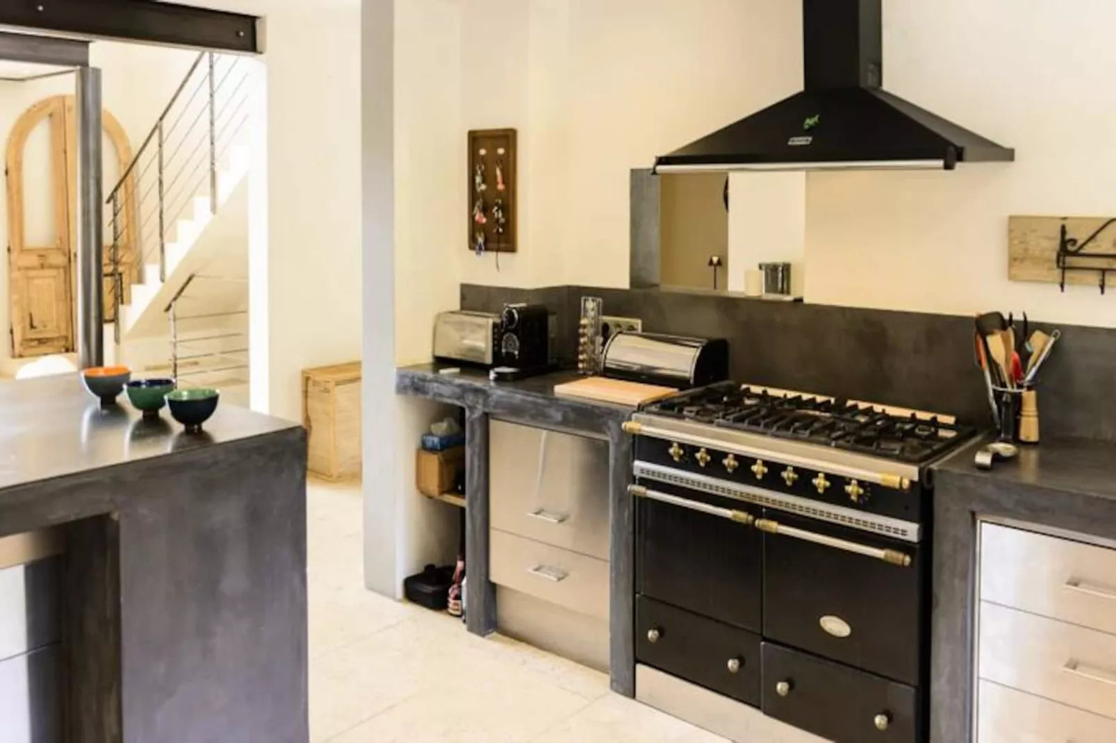 Les Gardis, Votre Refuge Id&eacute;al En Provence.-Image-tags.