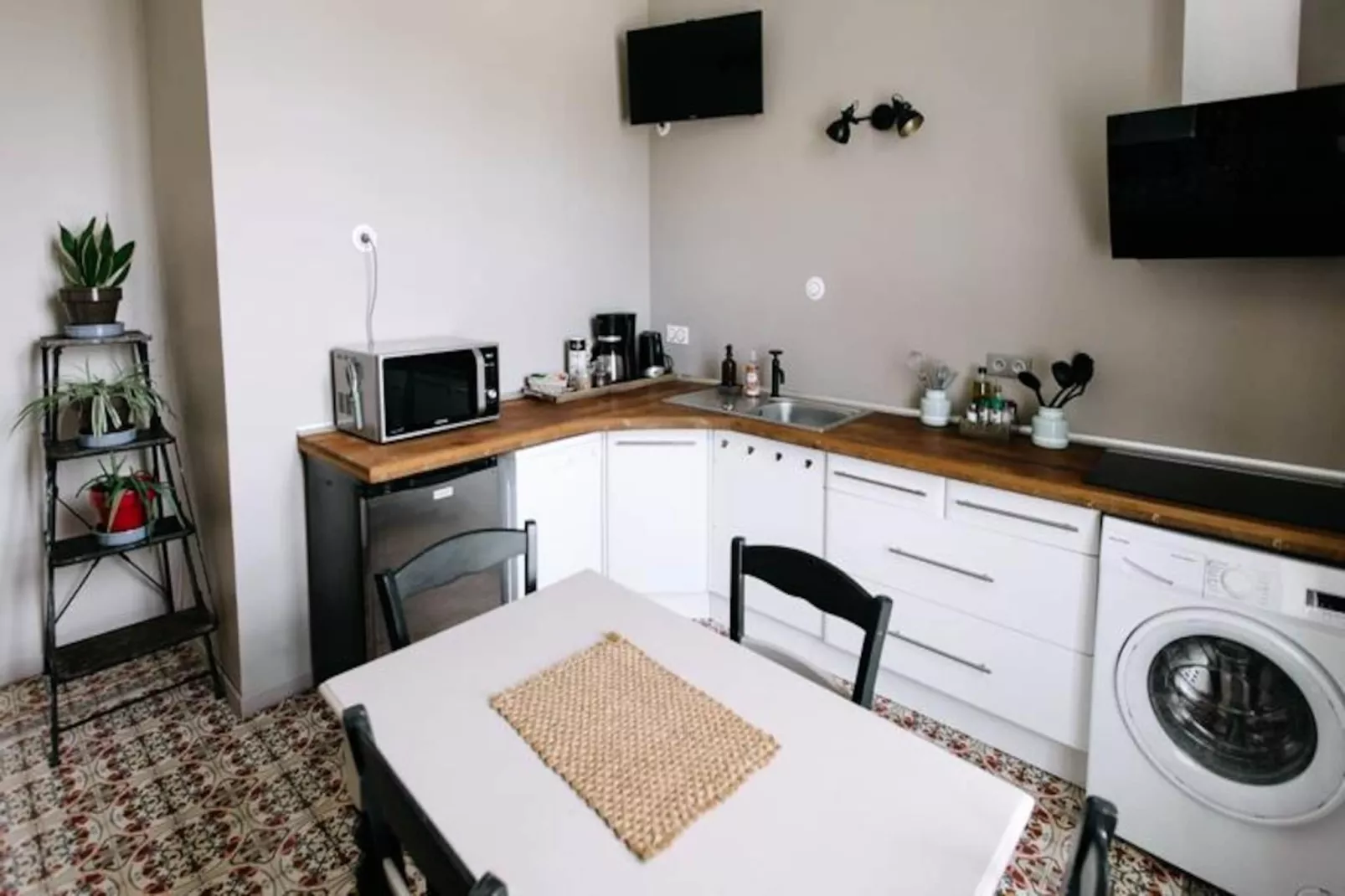 Appartement Lumineux Avec Piscine Et Spa-Image-tags.