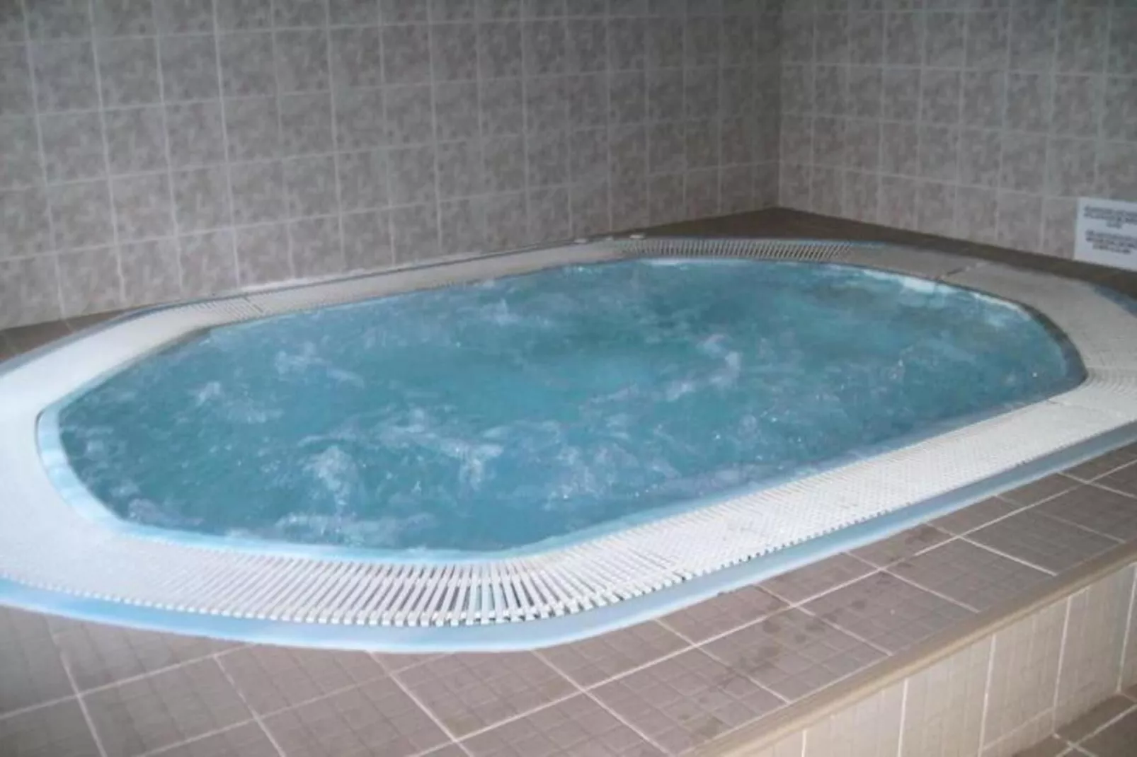 Mobil-home 6 pers. avec accès piscine et complexe aquatique-Buitenkant zomer