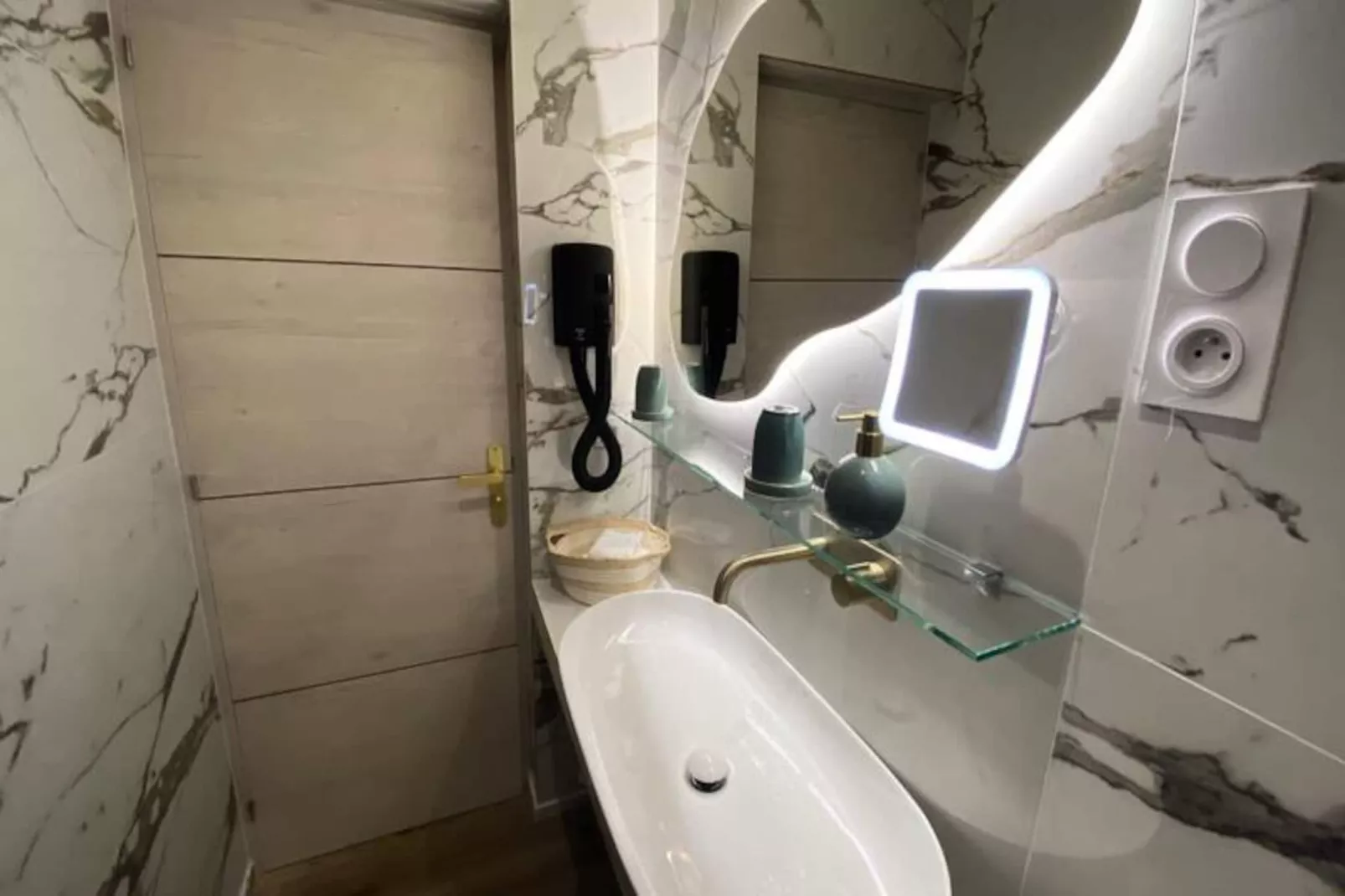 19a - Le Septi&egrave;me Ciel, Cocoon Lover-Image-tags.