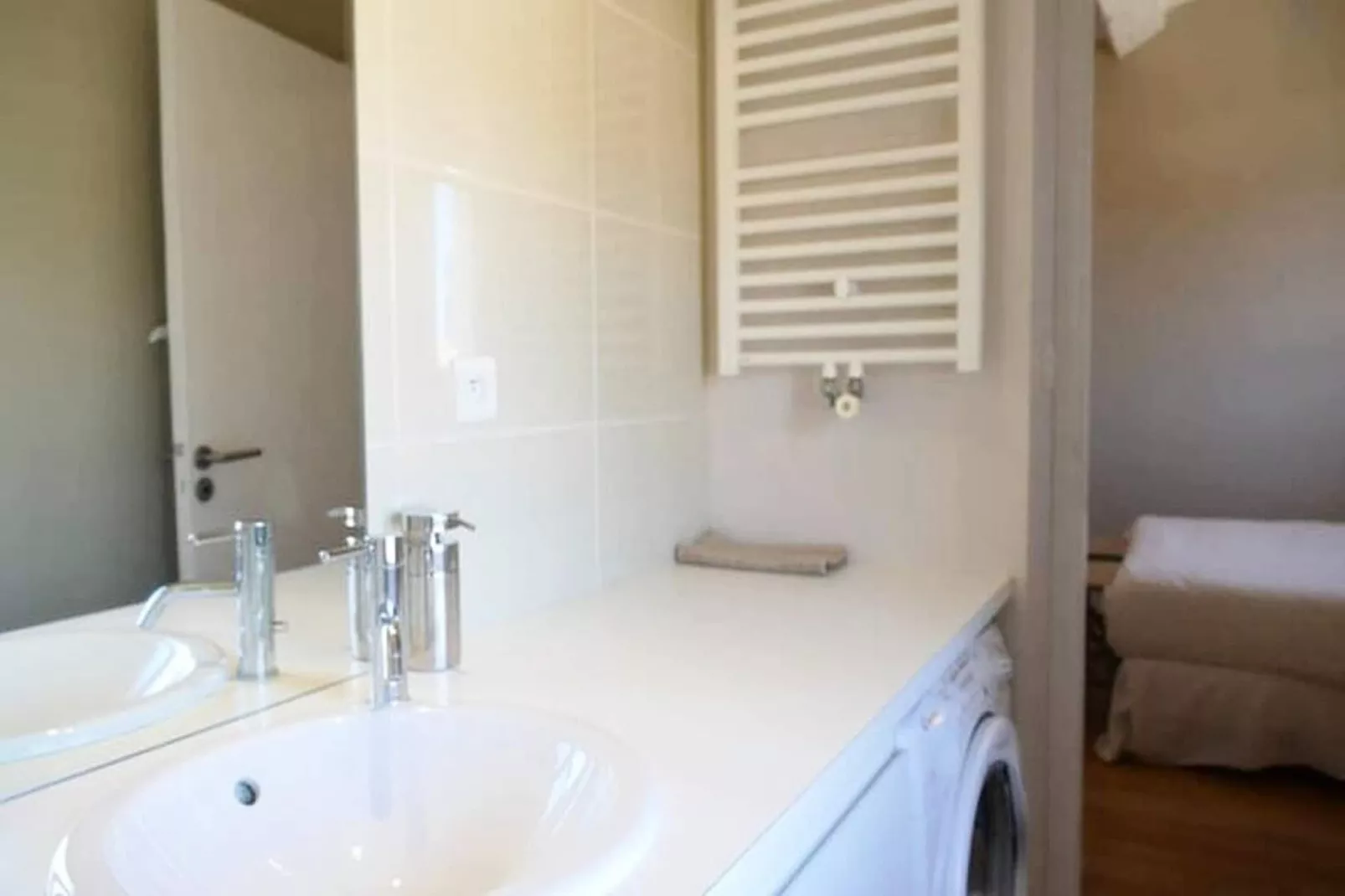 Superbe T2 De Qualit&eacute; Et R&eacute;nov&eacute;, Au Jardin Public, Pour 4 Personnes-Eetkamer