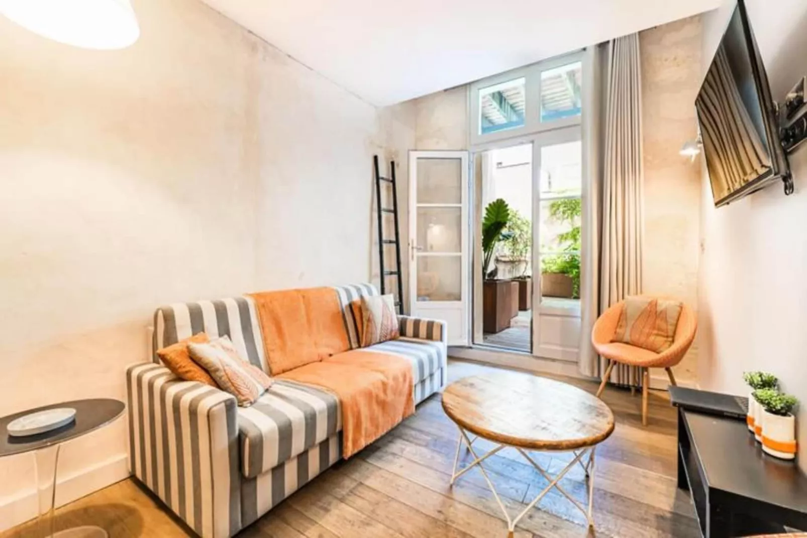 Magnifique Appartement 2 Chambres Avec Terrasse-Buitenkant zomer