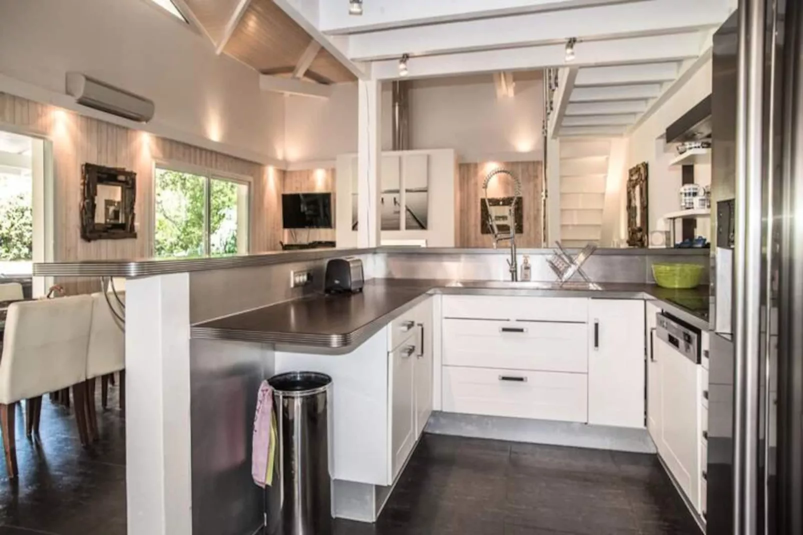 Magnifique Villa Climatis&eacute;e -10 Personnes Avec Piscine Et P&eacute;tanque - Pyla-Image-tags.