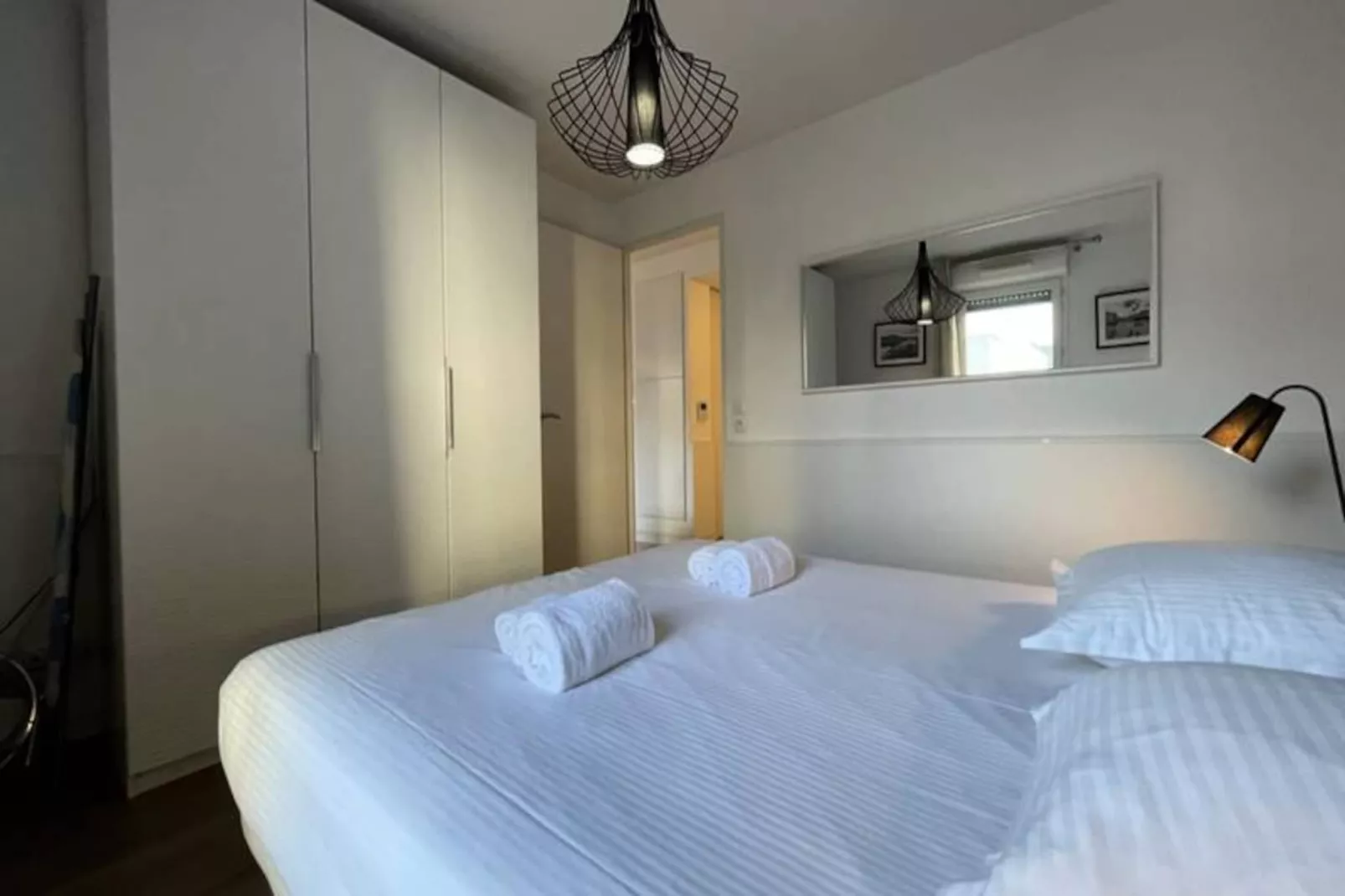 Appartement Rayonnant Et Moderne Tr&egrave;s Bien Situ&eacute;, Proche De La Cit&eacute; Du Vin-Image-tags.