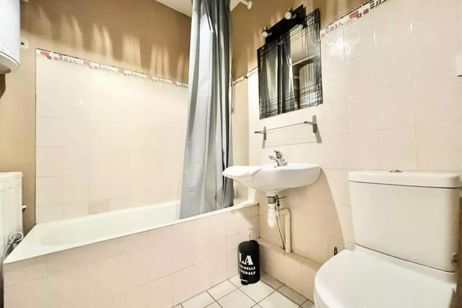 | Le F&eacute;lix 🌞 | Proche Gem, Gare | Tout &eacute;quip&eacute;-Badkamer