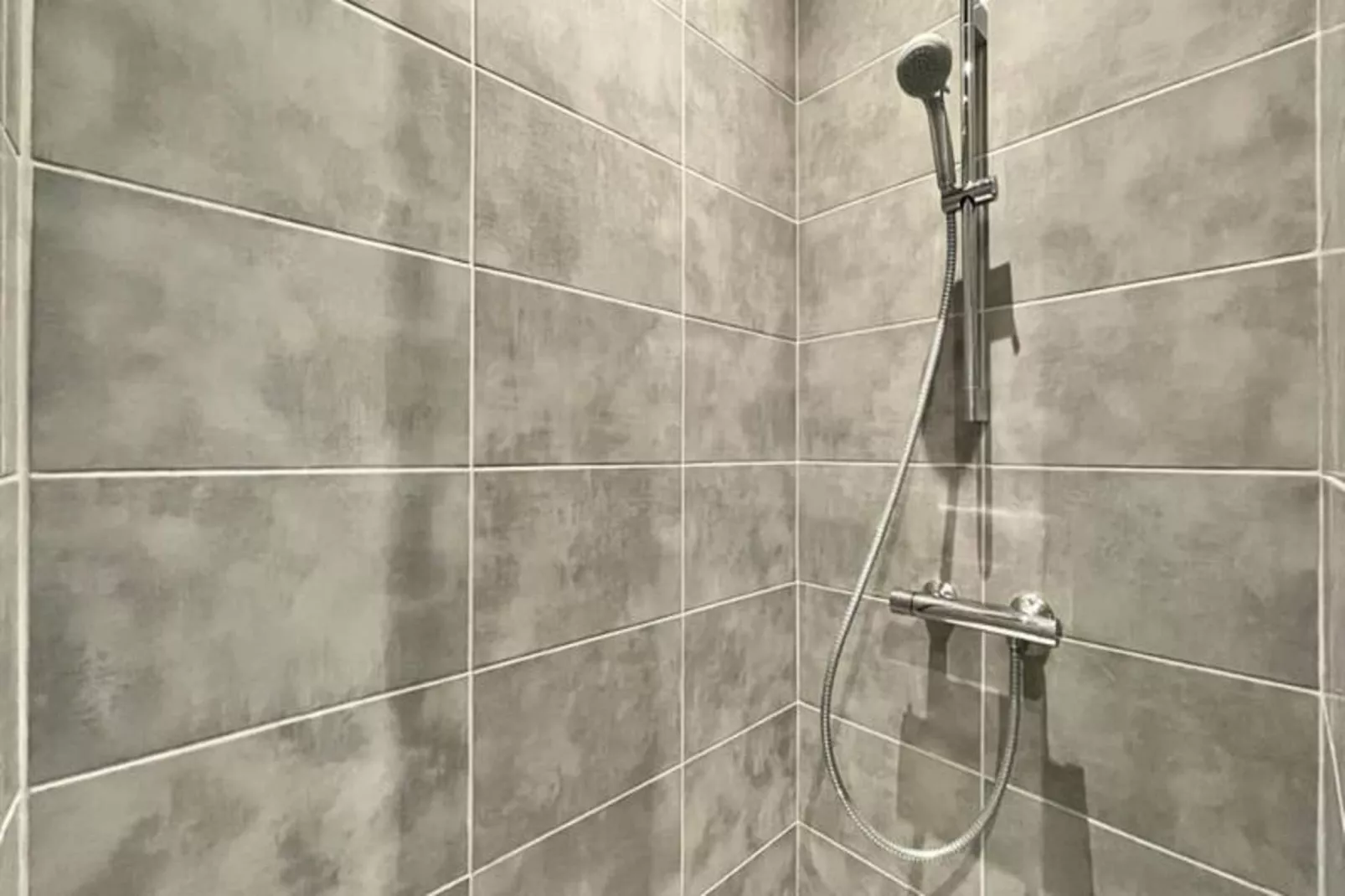 Le Cadet 👨&zwj;👩&zwj;👦&zwj;👦| Jean Jaur&egrave;s |tram A, B E E | T2 Tout &eacute;quip&eacute;-Badkamer