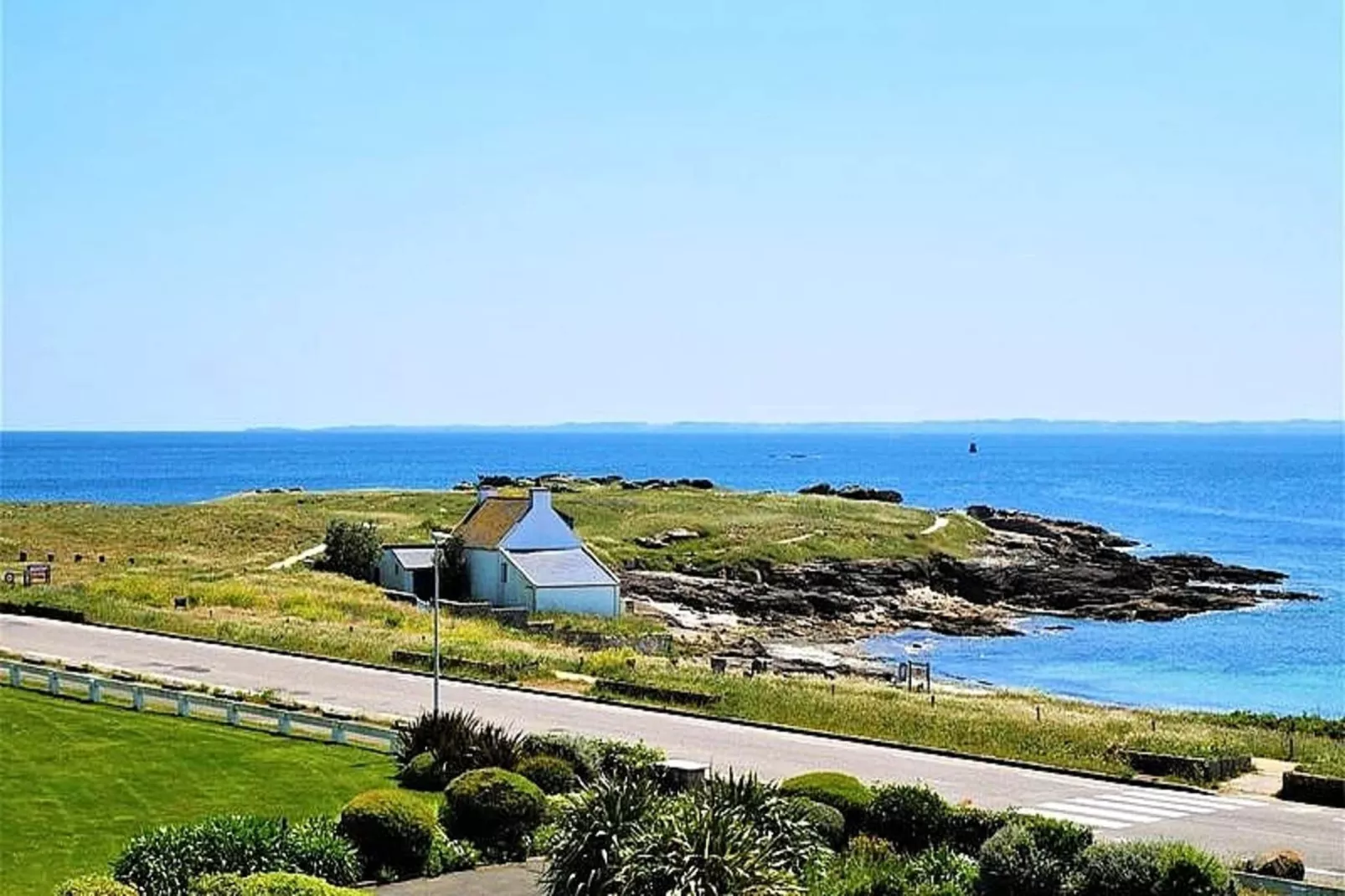 Résidence Les 3 Iles-Uitzicht zomer