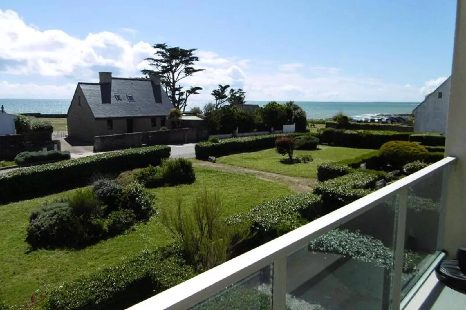 Résidence Les Roseliers-Uitzicht zomer