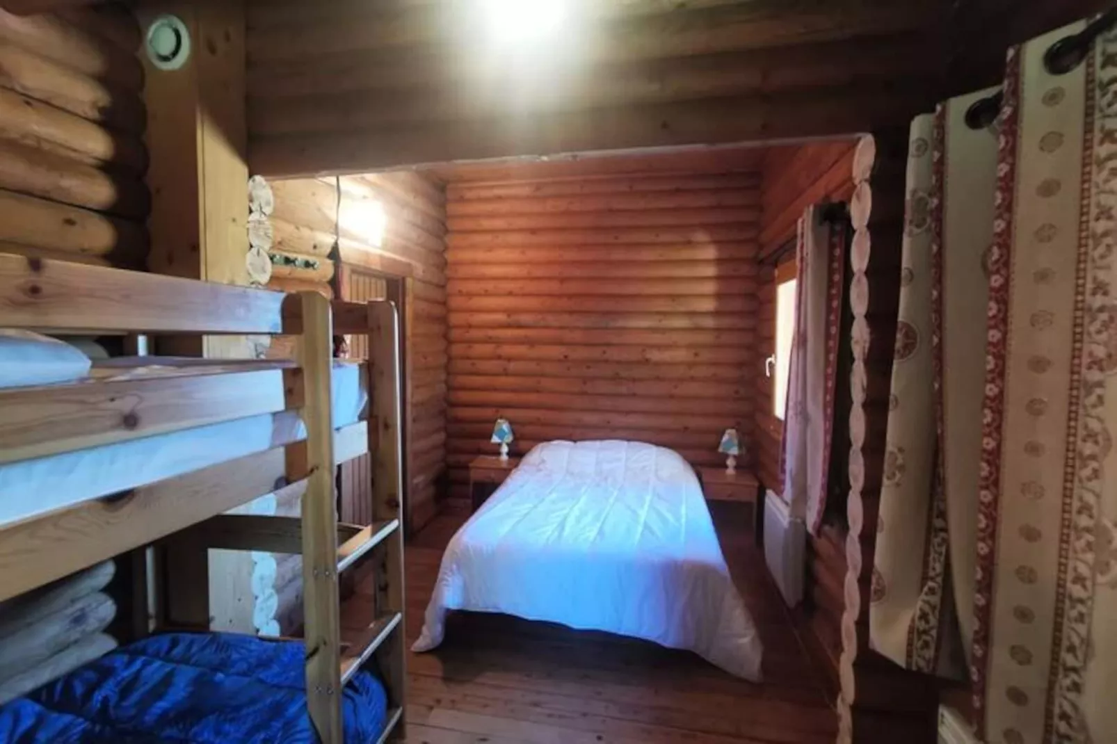 Chalet En Rondins ,  Sommet Du Revard-Image-tags.