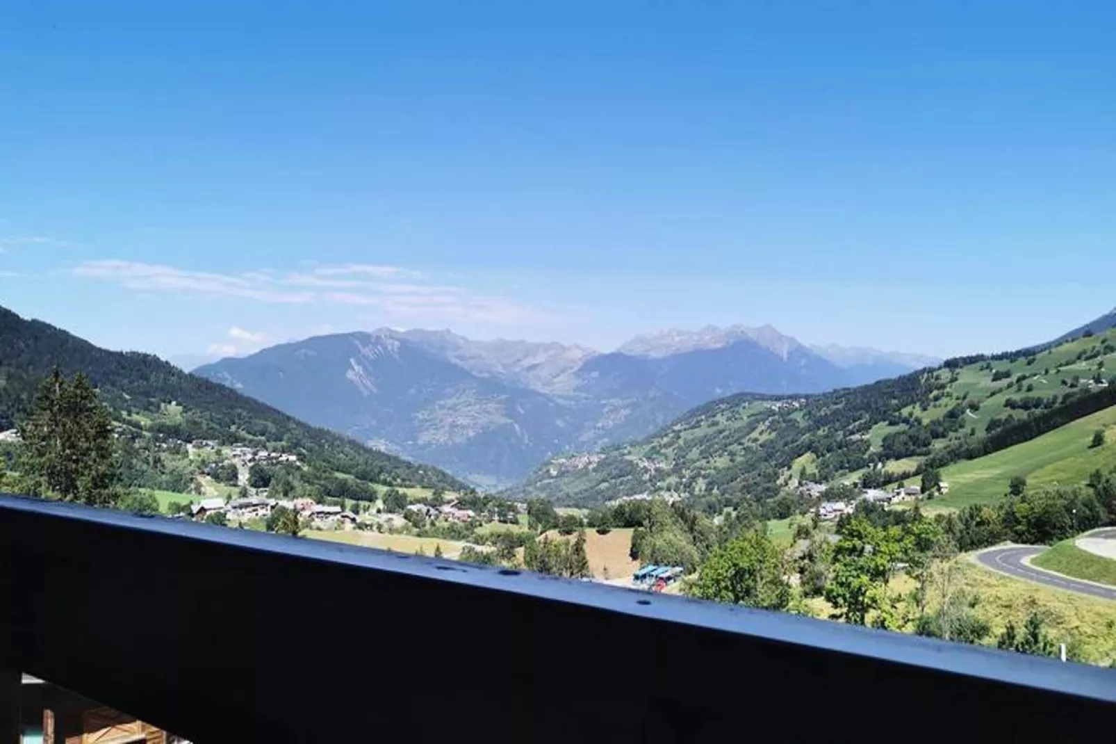 Résidence Valeriane-Uitzicht zomer