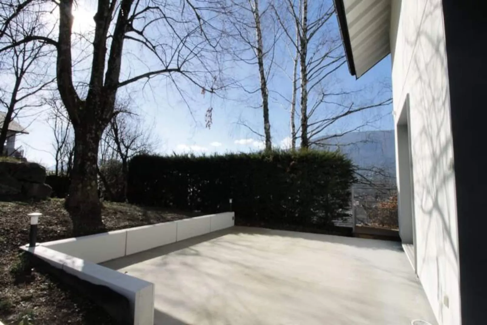 Jolie Maison Neuve Entre Villes Et Lacs-Image-tags.