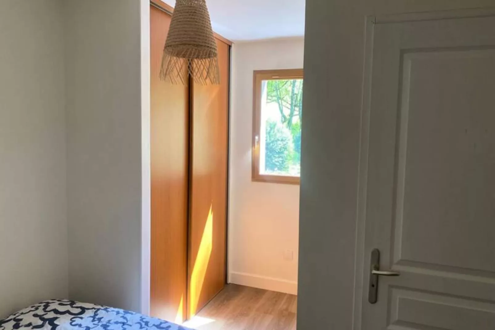 Belle Villa Avec Piscine Jacuzzi Et Vue Lac-Image-tags.