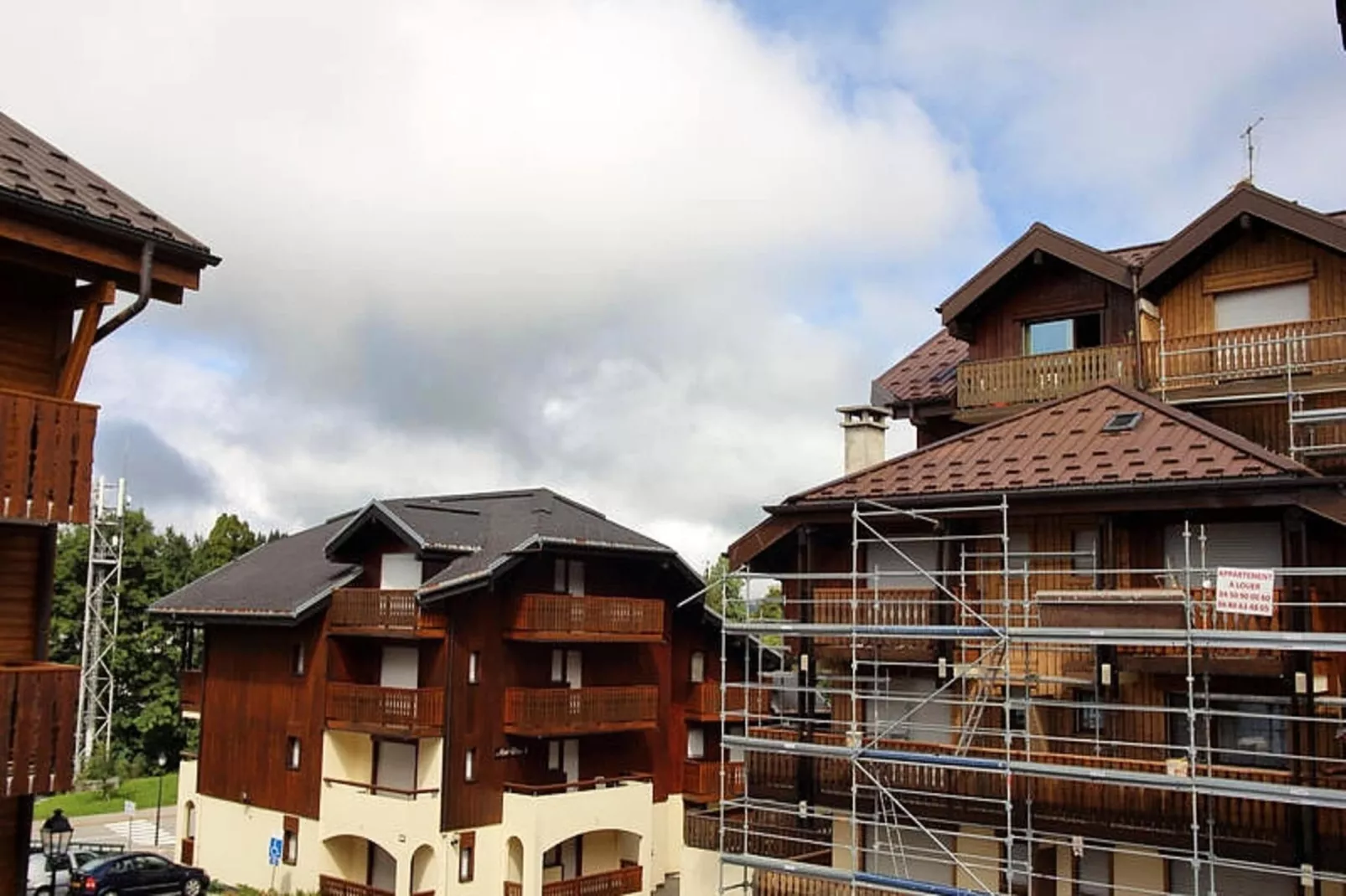 Studio à Les Carroz-d'Arâches-Buitenkant zomer