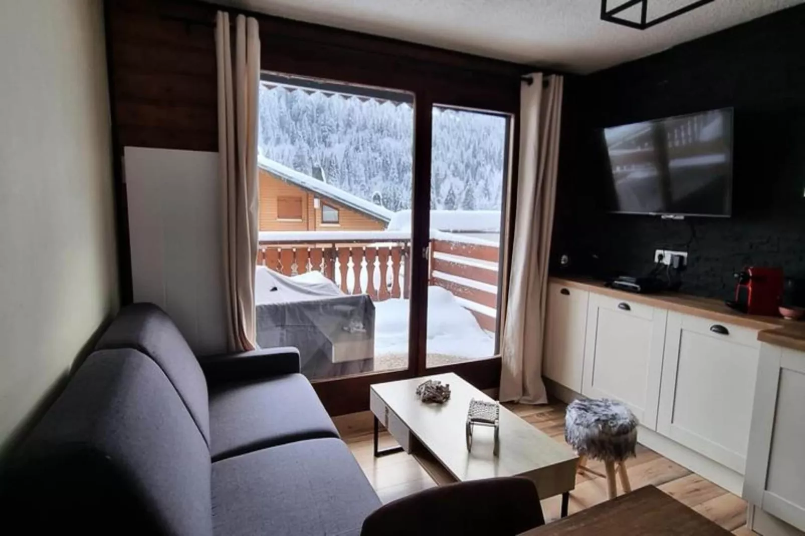 Résidence Les Perthuis-Buitenkant zomer