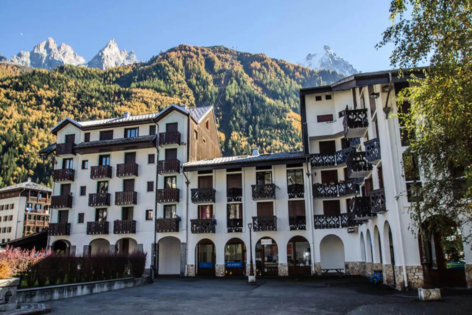 Résidence Iris-Buitenkant zomer